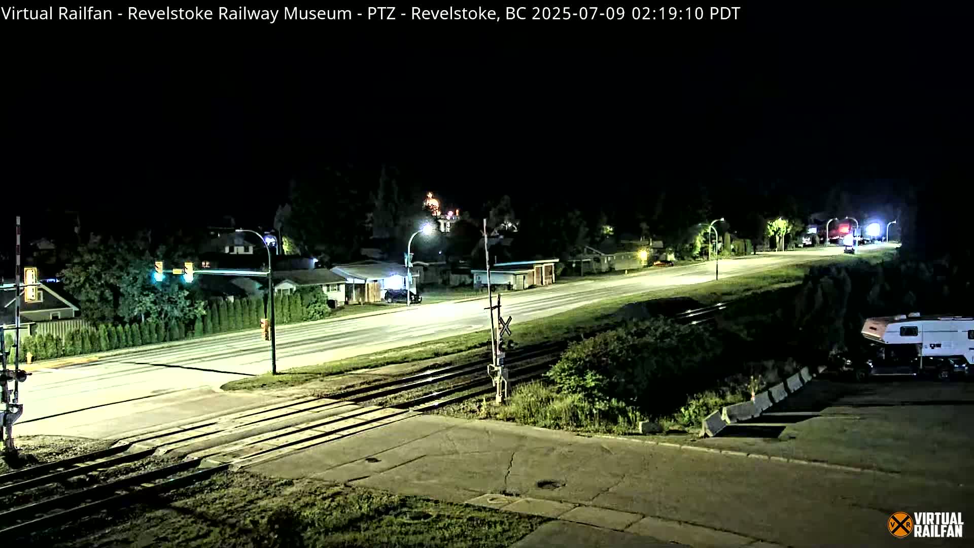 Revelstoke City & Canadian Pacific Railway Railroad Crossing Live Cam - Revelstoke, Columbia-Shuswap, British Columbia, Canada  PTZ | Virtual Railfan LIVE ! 2025-03-18 12:14