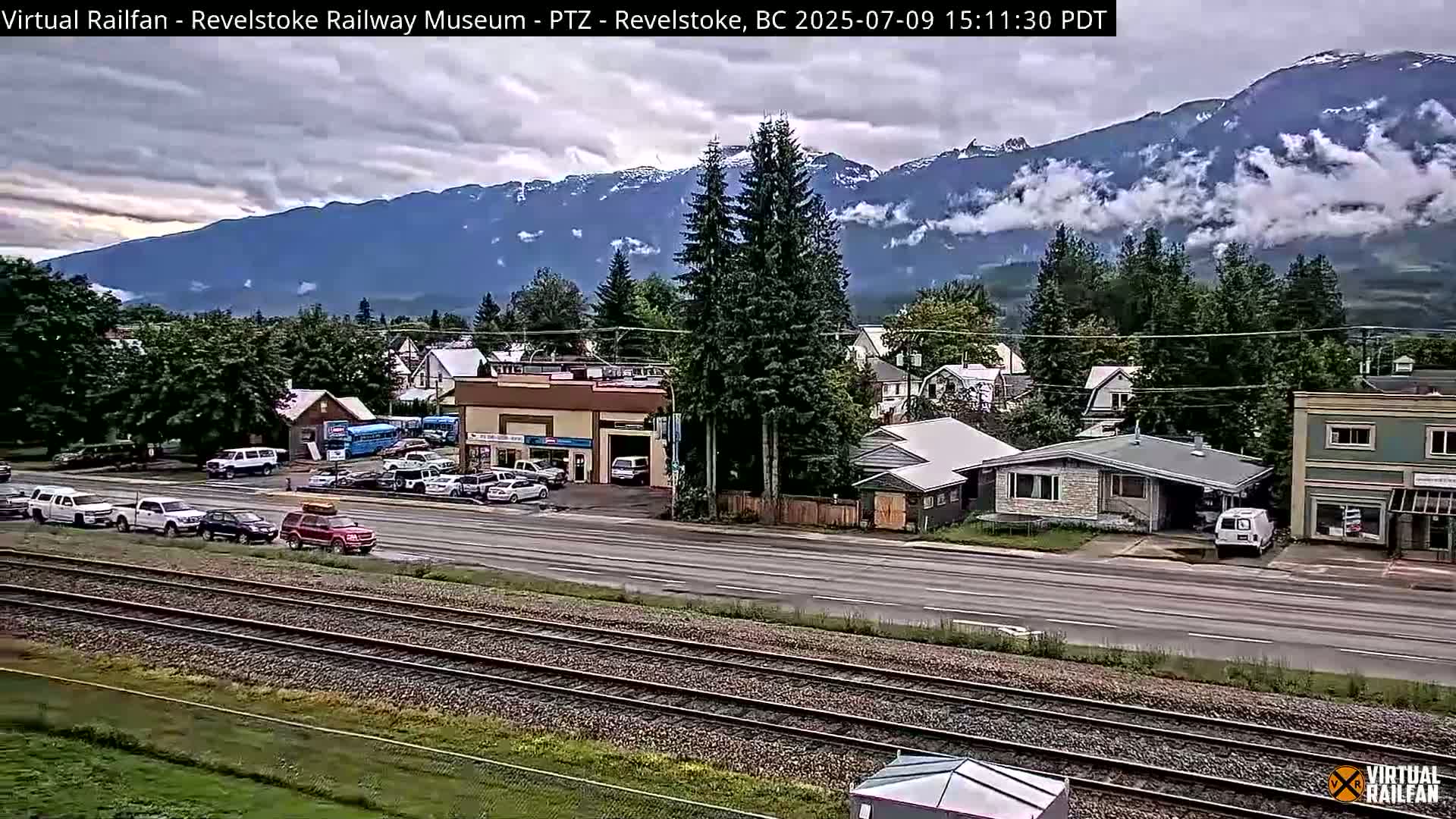 Revelstoke City & Canadian Pacific Railway Railroad Crossing Live Cam - Revelstoke, Columbia-Shuswap, British Columbia, Canada  PTZ | Virtual Railfan LIVE ! 2025-03-18 12:14