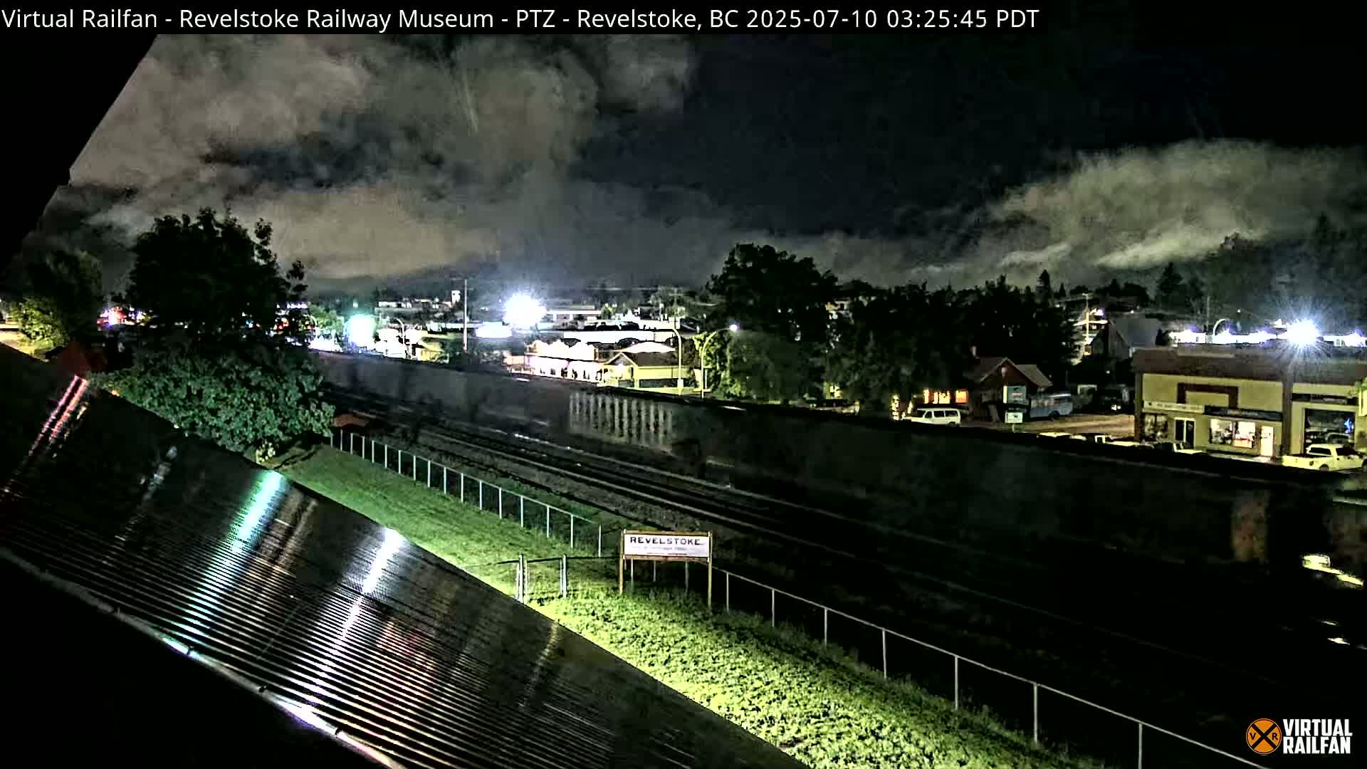 Revelstoke City & Canadian Pacific Railway Railroad Crossing Live Cam - Revelstoke, Columbia-Shuswap, British Columbia, Canada  PTZ | Virtual Railfan LIVE ! 2025-03-18 12:14