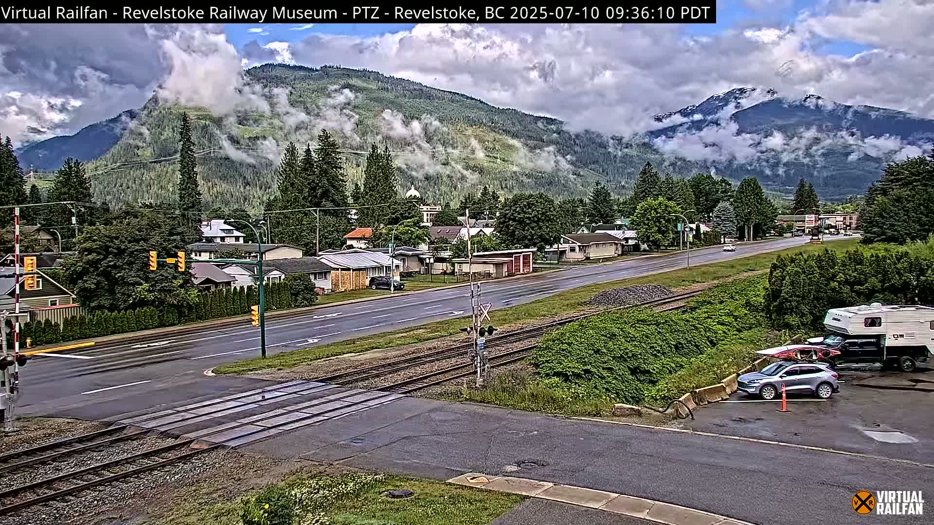 Revelstoke City & Canadian Pacific Railway Railroad Crossing Live Cam - Revelstoke, Columbia-Shuswap, British Columbia, Canada  PTZ | Virtual Railfan LIVE ! 2025-03-18 12:14