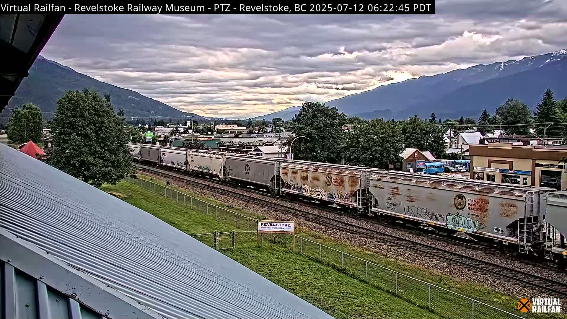 Revelstoke City & Canadian Pacific Railway Railroad Crossing Live Cam - Revelstoke, Columbia-Shuswap, British Columbia, Canada  PTZ | Virtual Railfan LIVE ! 2025-03-18 12:14