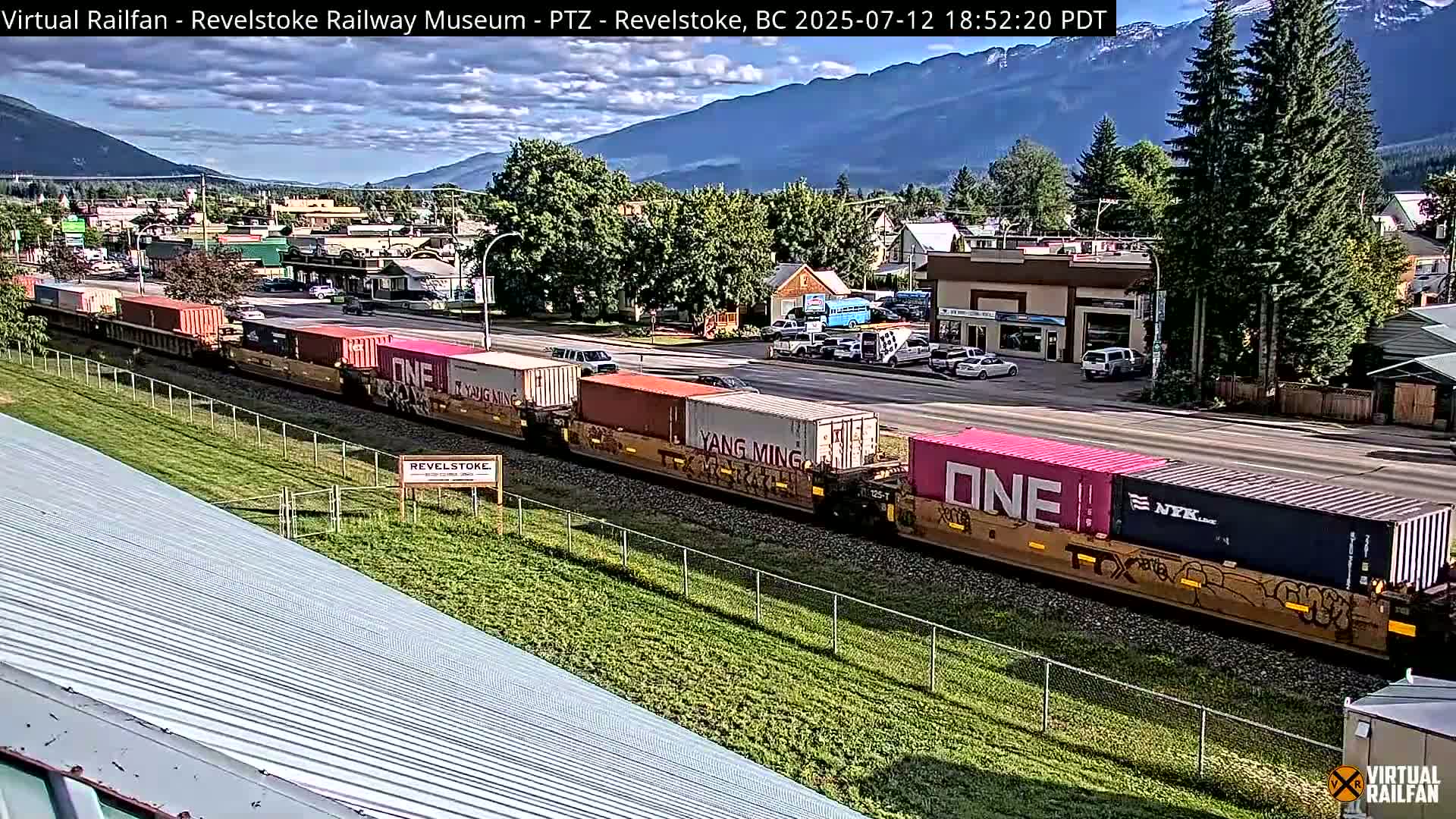 Revelstoke City & Canadian Pacific Railway Railroad Crossing Live Cam - Revelstoke, Columbia-Shuswap, British Columbia, Canada  PTZ | Virtual Railfan LIVE ! 2025-03-18 12:14