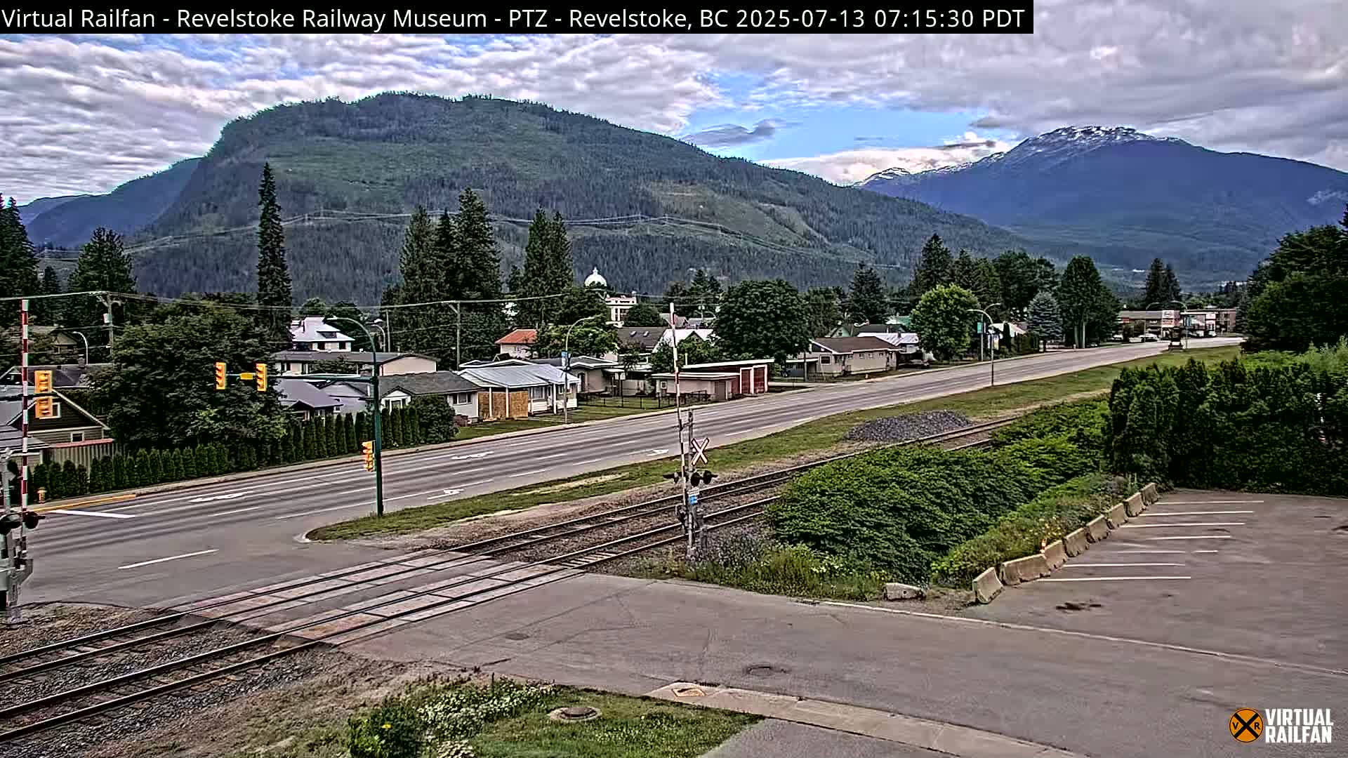 Revelstoke City & Canadian Pacific Railway Railroad Crossing Live Cam - Revelstoke, Columbia-Shuswap, British Columbia, Canada  PTZ | Virtual Railfan LIVE ! 2025-03-18 12:14