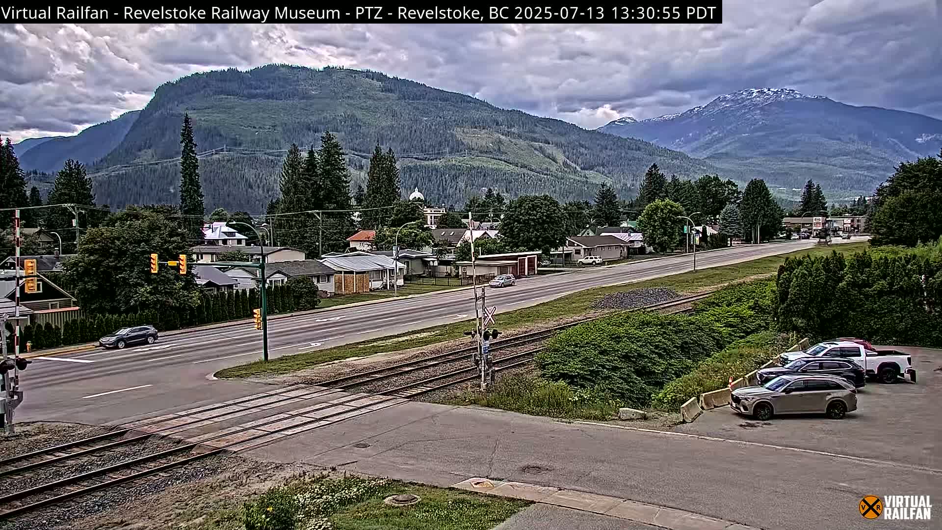 Revelstoke City & Canadian Pacific Railway Railroad Crossing Live Cam - Revelstoke, Columbia-Shuswap, British Columbia, Canada  PTZ | Virtual Railfan LIVE ! 2025-03-18 12:14
