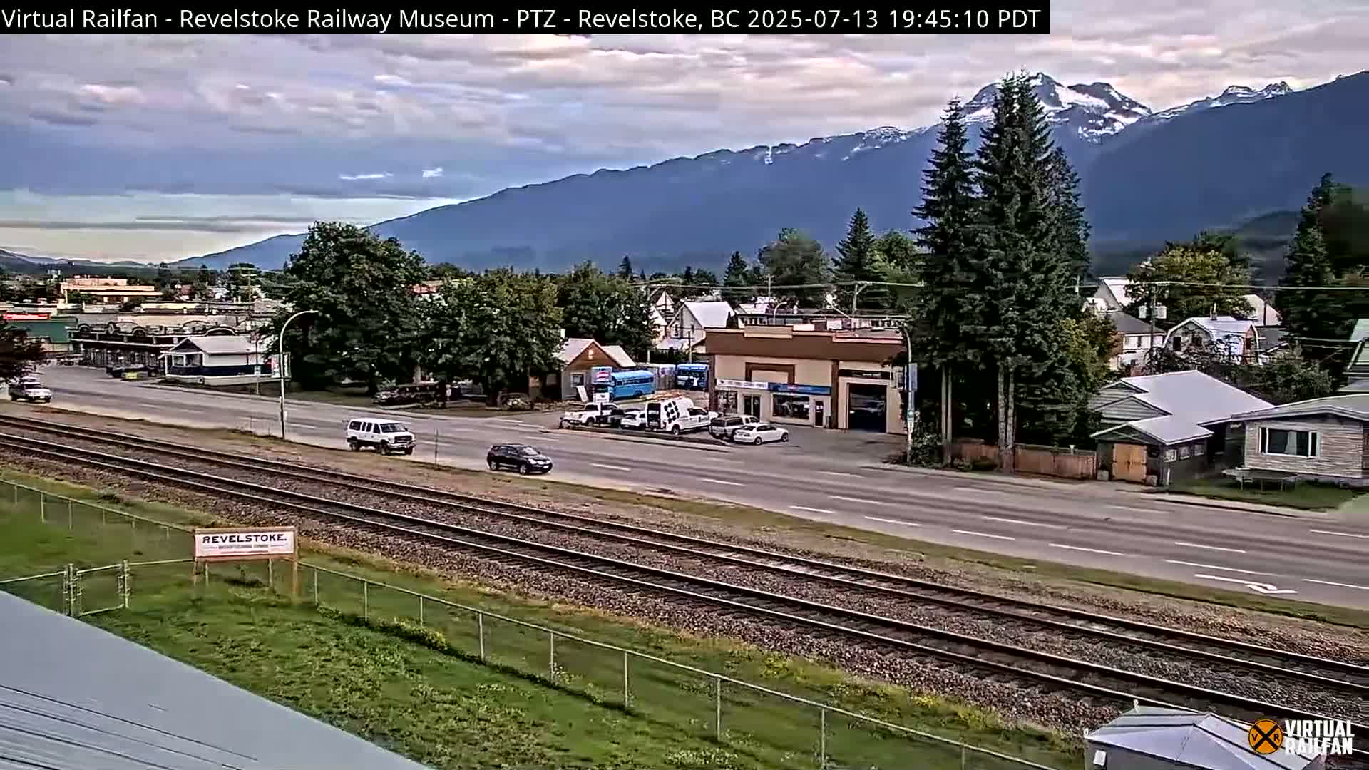 Revelstoke City & Canadian Pacific Railway Railroad Crossing Live Cam - Revelstoke, Columbia-Shuswap, British Columbia, Canada  PTZ | Virtual Railfan LIVE ! 2025-03-18 12:14