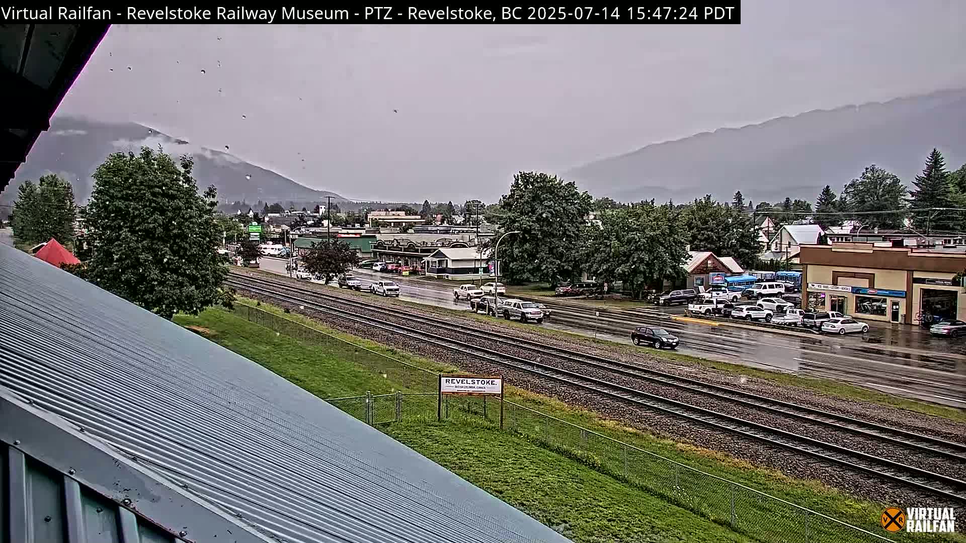 Revelstoke City & Canadian Pacific Railway Railroad Crossing Live Cam - Revelstoke, Columbia-Shuswap, British Columbia, Canada  PTZ | Virtual Railfan LIVE ! 2025-03-18 12:14