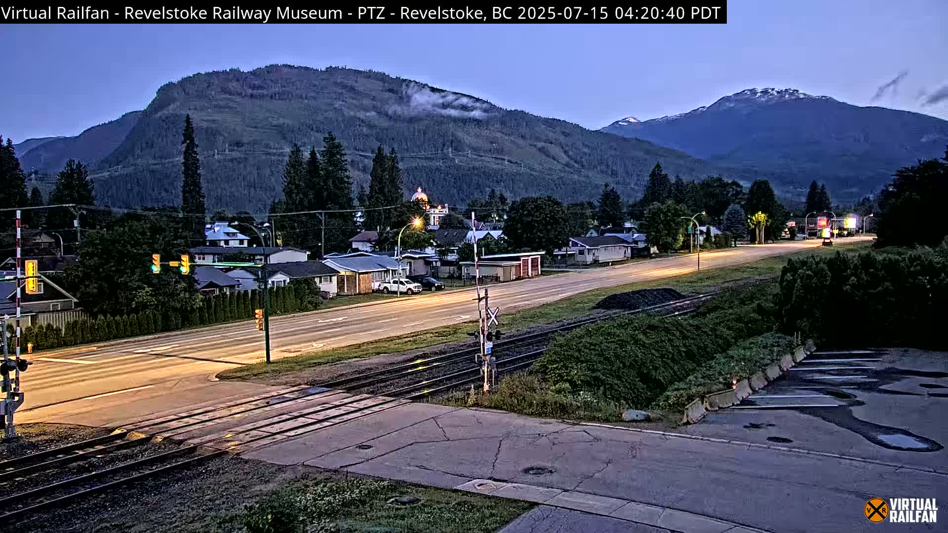 Revelstoke City & Canadian Pacific Railway Railroad Crossing Live Cam - Revelstoke, Columbia-Shuswap, British Columbia, Canada  PTZ | Virtual Railfan LIVE ! 2025-03-18 12:14