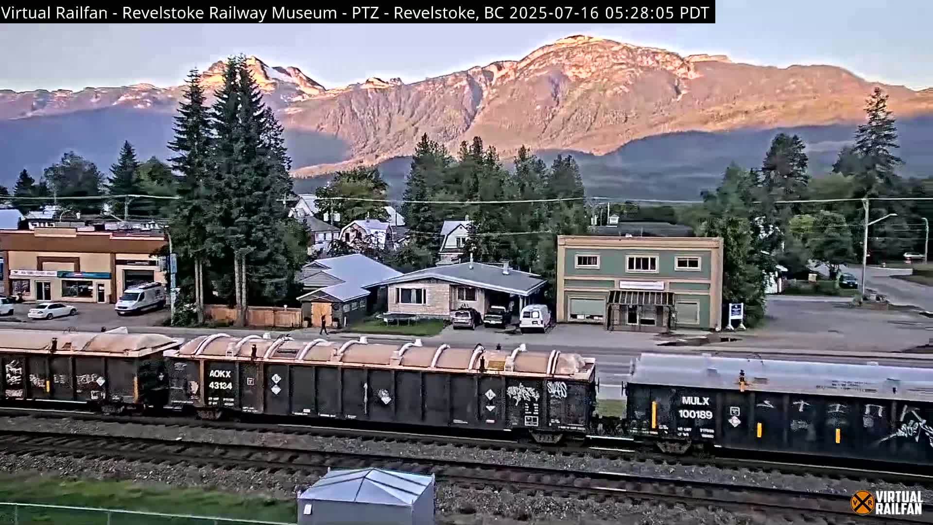 Revelstoke City & Canadian Pacific Railway Railroad Crossing Live Cam - Revelstoke, Columbia-Shuswap, British Columbia, Canada  PTZ | Virtual Railfan LIVE ! 2025-03-18 12:14