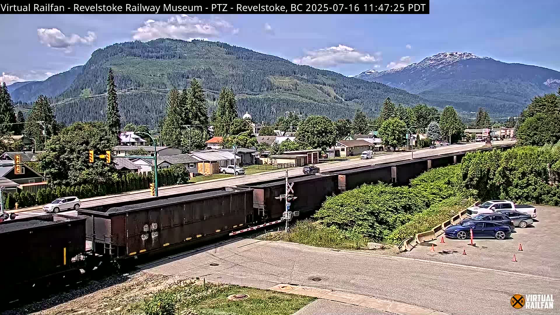 Revelstoke City & Canadian Pacific Railway Railroad Crossing Live Cam - Revelstoke, Columbia-Shuswap, British Columbia, Canada  PTZ | Virtual Railfan LIVE ! 2025-03-18 12:14