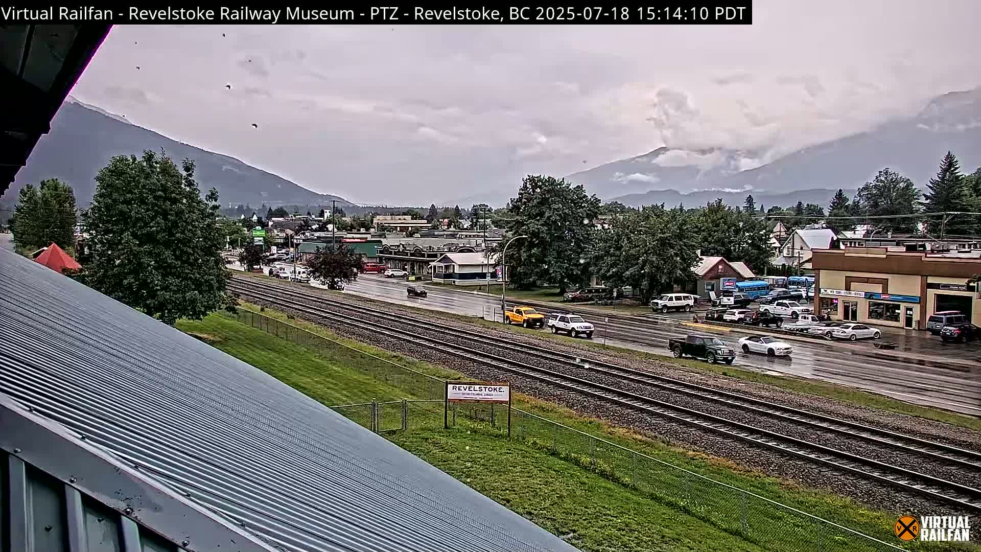 Revelstoke City & Canadian Pacific Railway Railroad Crossing Live Cam - Revelstoke, Columbia-Shuswap, British Columbia, Canada  PTZ | Virtual Railfan LIVE ! 2025-03-18 12:14