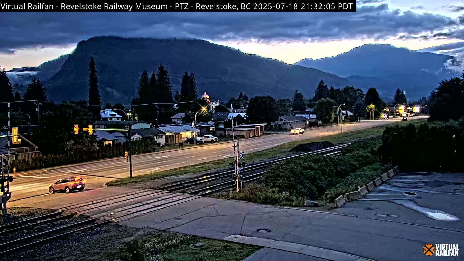 Revelstoke City & Canadian Pacific Railway Railroad Crossing Live Cam - Revelstoke, Columbia-Shuswap, British Columbia, Canada  PTZ | Virtual Railfan LIVE ! 2025-03-18 12:14