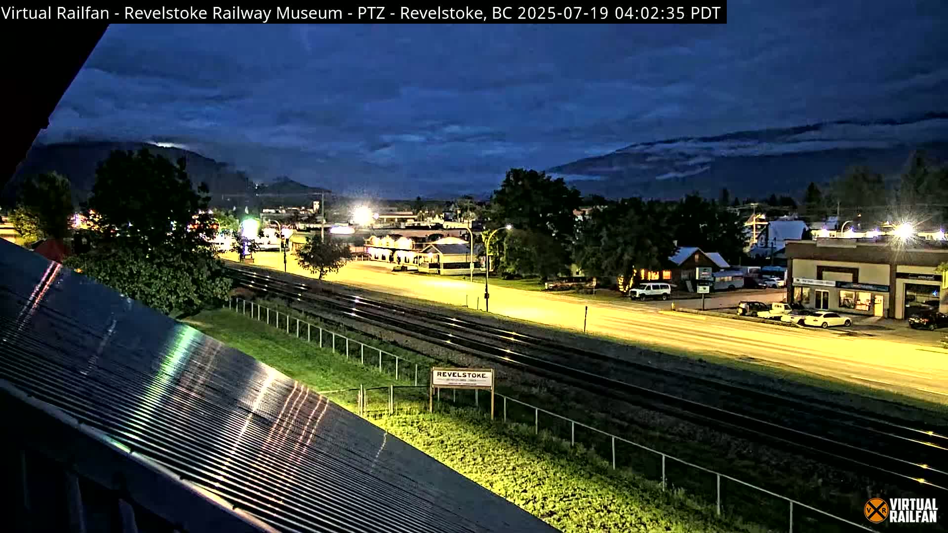Revelstoke City & Canadian Pacific Railway Railroad Crossing Live Cam - Revelstoke, Columbia-Shuswap, British Columbia, Canada  PTZ | Virtual Railfan LIVE ! 2025-03-18 12:14
