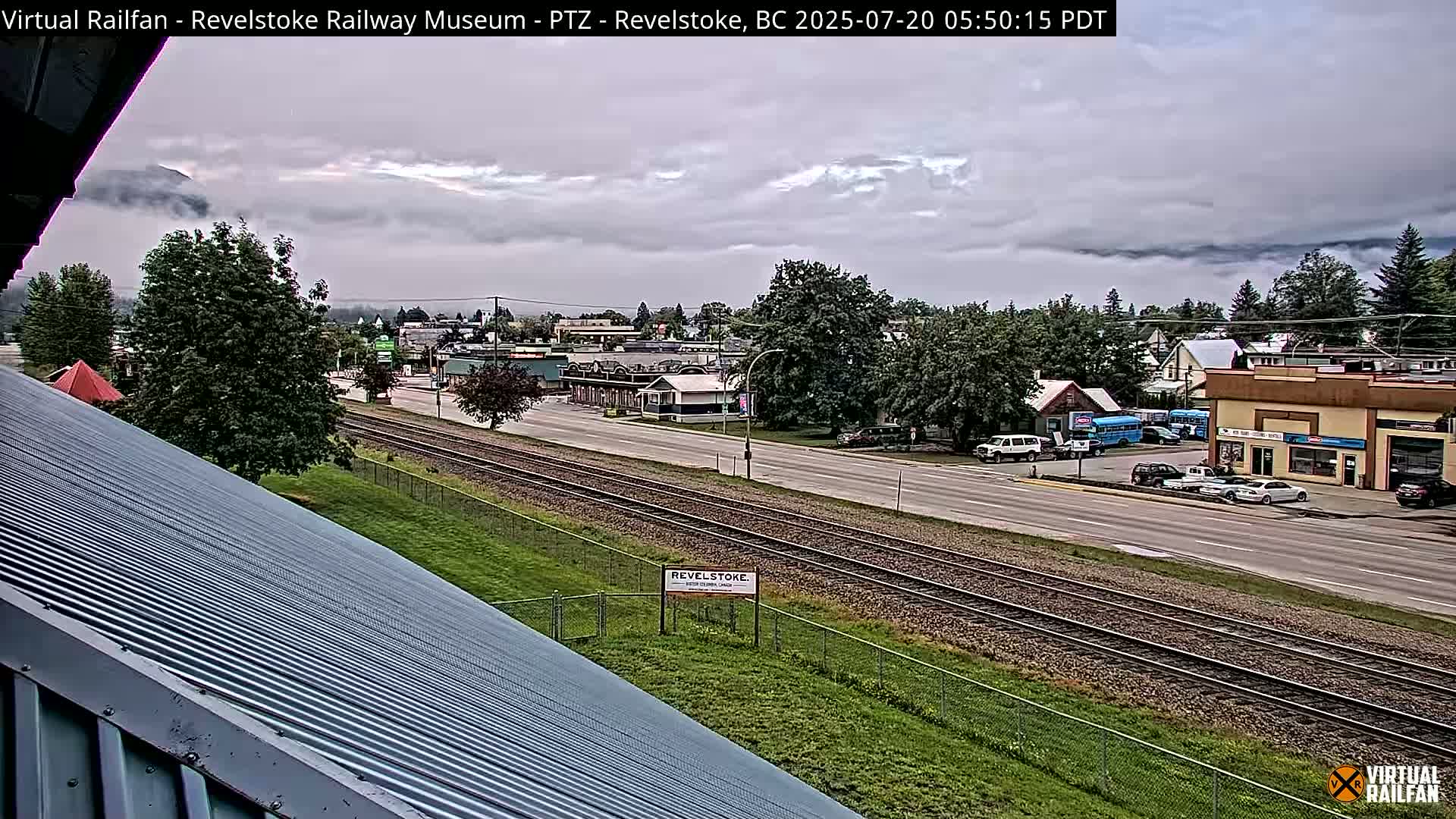 Revelstoke City & Canadian Pacific Railway Railroad Crossing Live Cam - Revelstoke, Columbia-Shuswap, British Columbia, Canada  PTZ | Virtual Railfan LIVE ! 2025-03-18 12:14