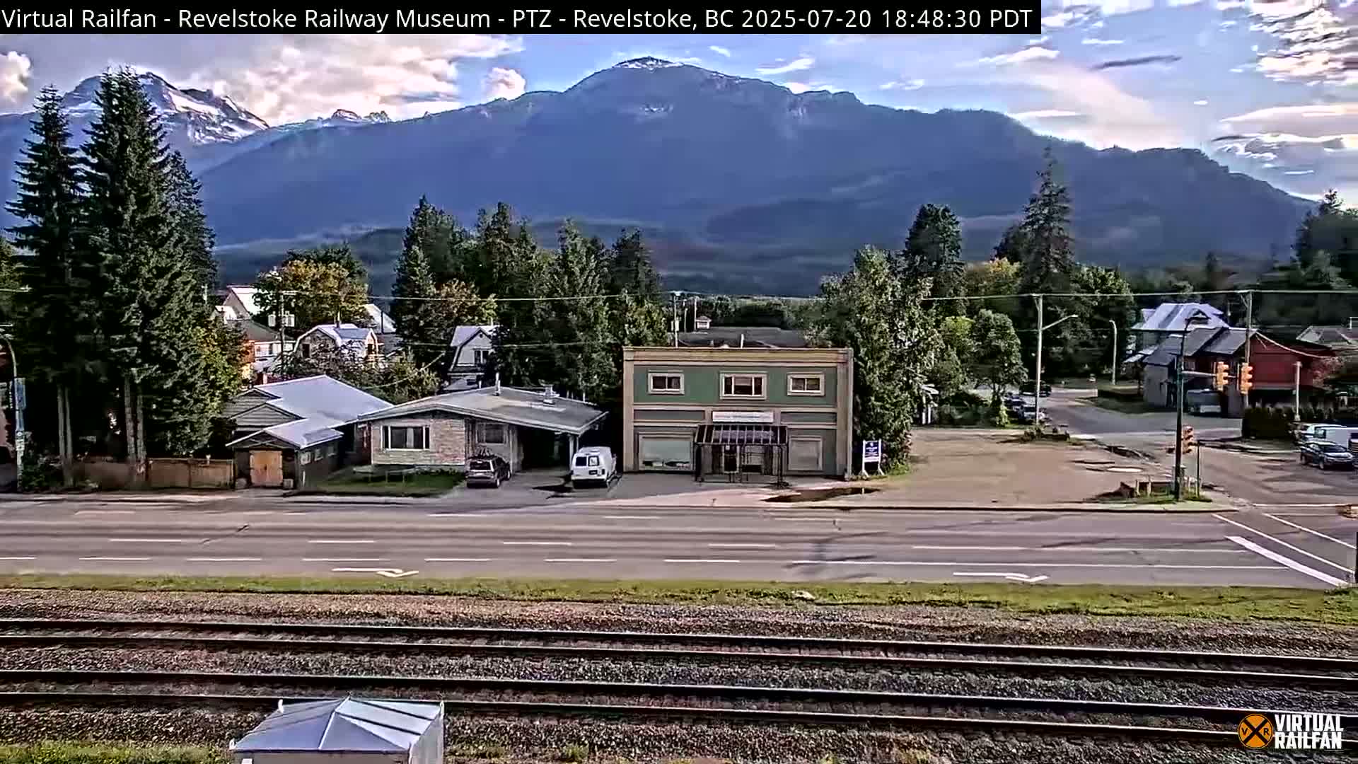 Revelstoke City & Canadian Pacific Railway Railroad Crossing Live Cam - Revelstoke, Columbia-Shuswap, British Columbia, Canada  PTZ | Virtual Railfan LIVE ! 2025-03-18 12:14