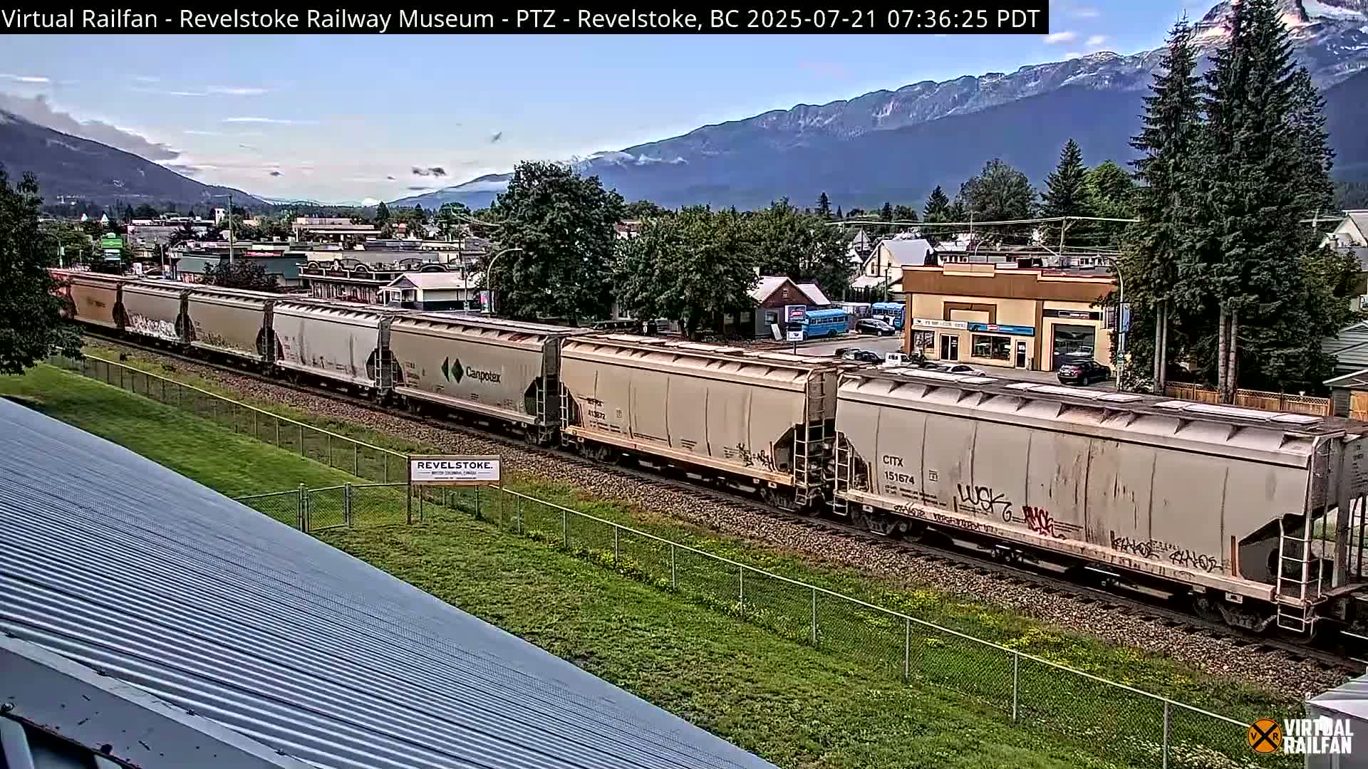 Revelstoke City & Canadian Pacific Railway Railroad Crossing Live Cam - Revelstoke, Columbia-Shuswap, British Columbia, Canada  PTZ | Virtual Railfan LIVE ! 2025-03-18 12:14