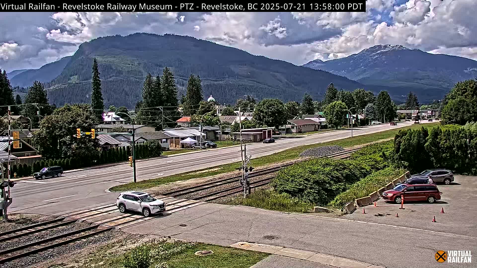 Revelstoke City & Canadian Pacific Railway Railroad Crossing Live Cam - Revelstoke, Columbia-Shuswap, British Columbia, Canada  PTZ | Virtual Railfan LIVE ! 2025-03-18 12:14