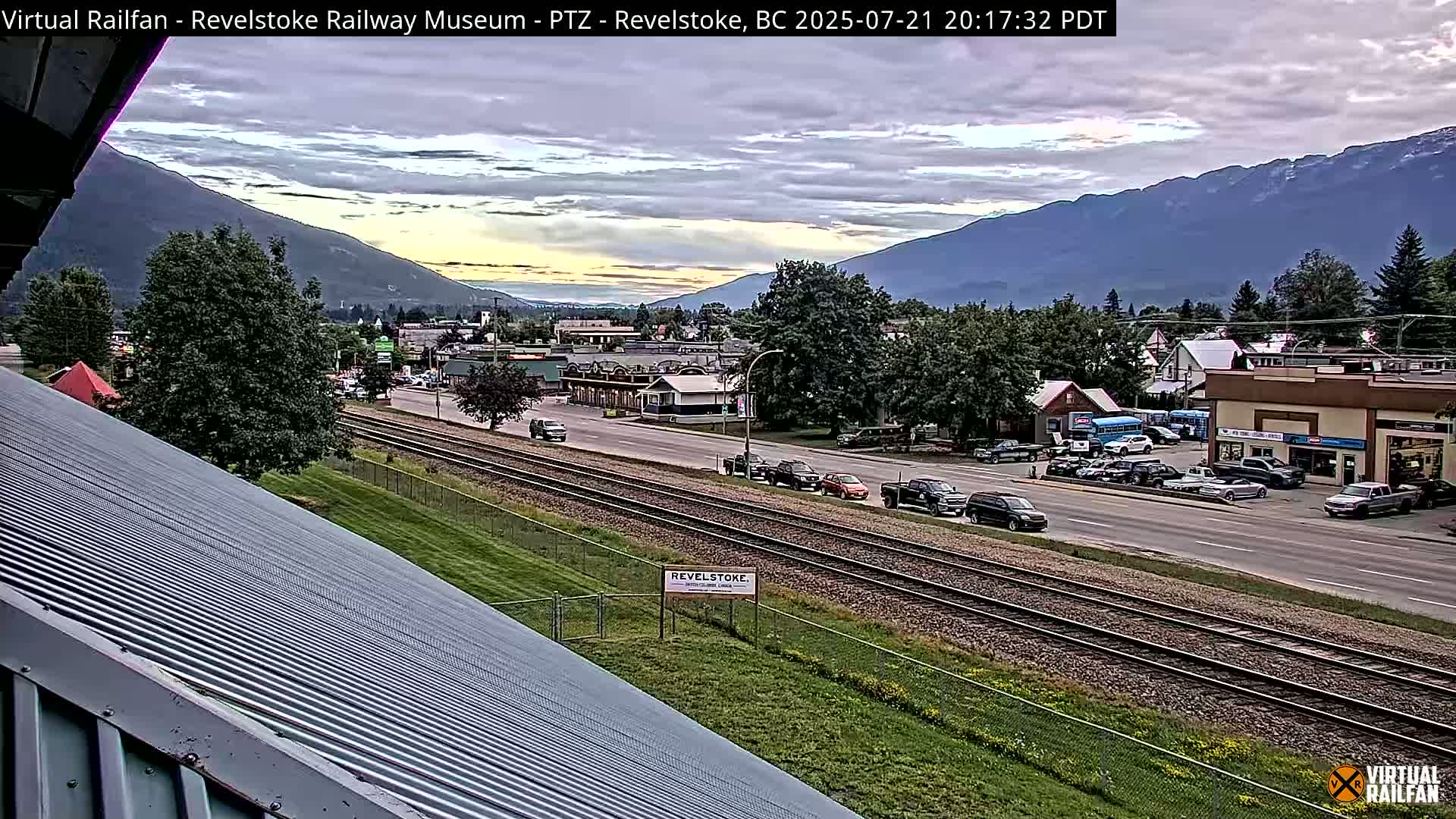 Revelstoke City & Canadian Pacific Railway Railroad Crossing Live Cam - Revelstoke, Columbia-Shuswap, British Columbia, Canada  PTZ | Virtual Railfan LIVE ! 2025-03-18 12:14