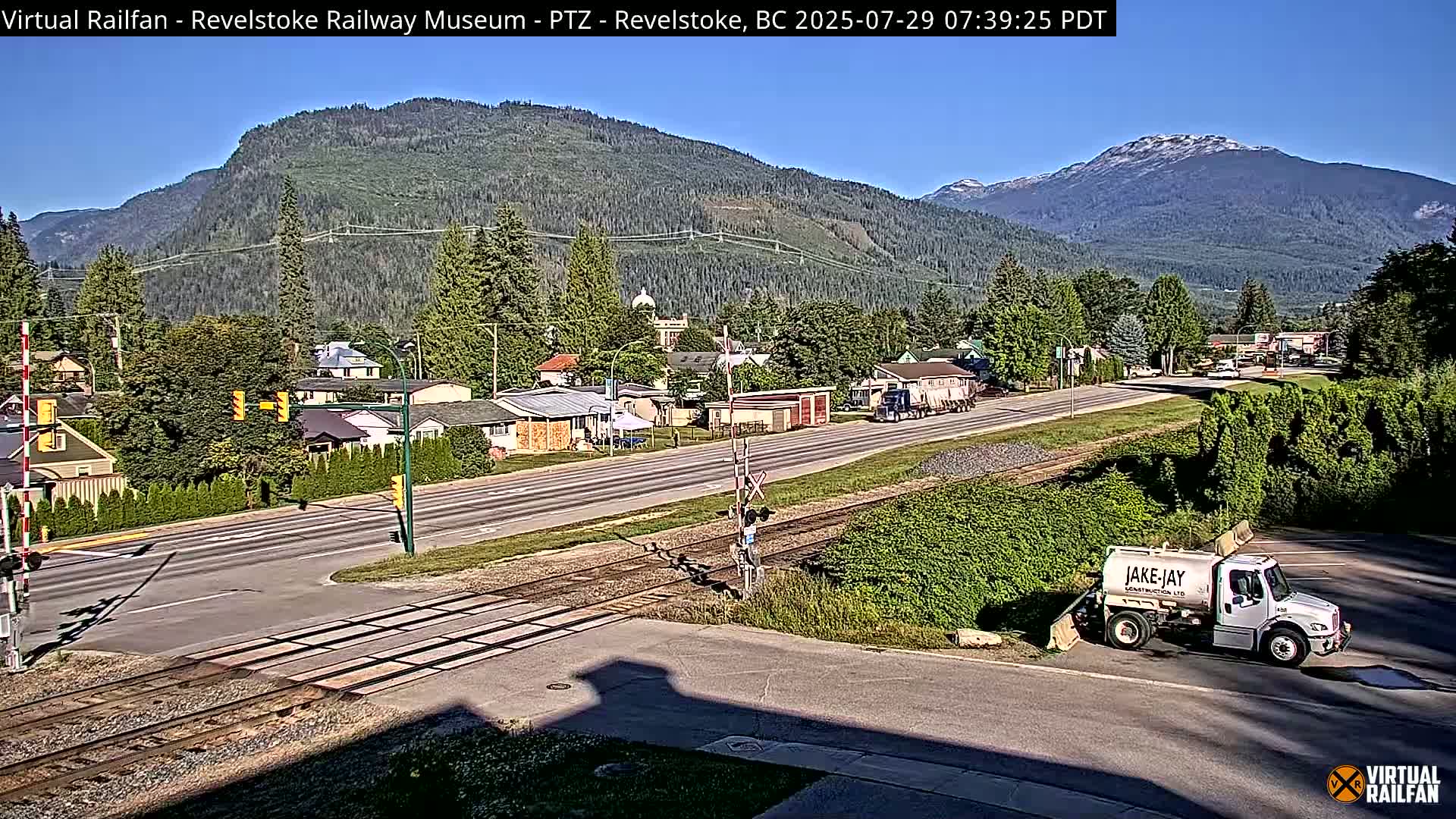 Revelstoke City & Canadian Pacific Railway Railroad Crossing Live Cam - Revelstoke, Columbia-Shuswap, British Columbia, Canada  PTZ | Virtual Railfan LIVE ! 2025-03-18 12:14