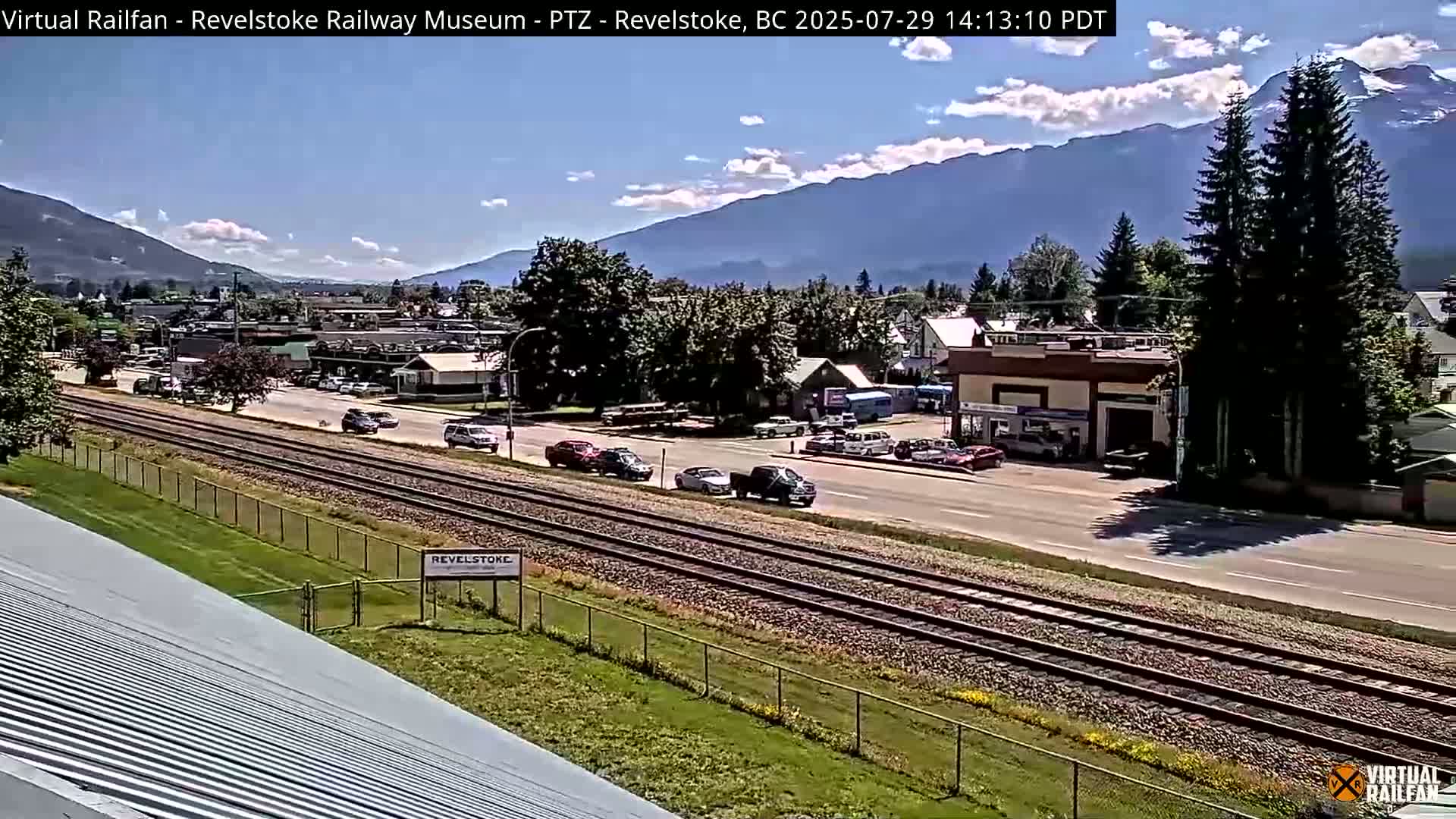 Revelstoke City & Canadian Pacific Railway Railroad Crossing Live Cam - Revelstoke, Columbia-Shuswap, British Columbia, Canada  PTZ | Virtual Railfan LIVE ! 2025-03-18 12:14