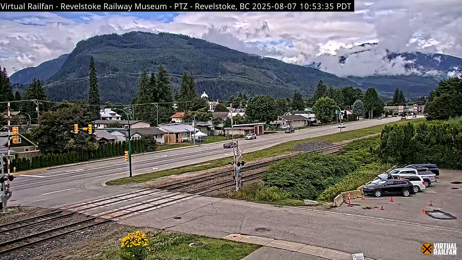 Revelstoke City & Canadian Pacific Railway Railroad Crossing Live Cam - Revelstoke, Columbia-Shuswap, British Columbia, Canada  PTZ | Virtual Railfan LIVE ! 2025-03-18 12:14
