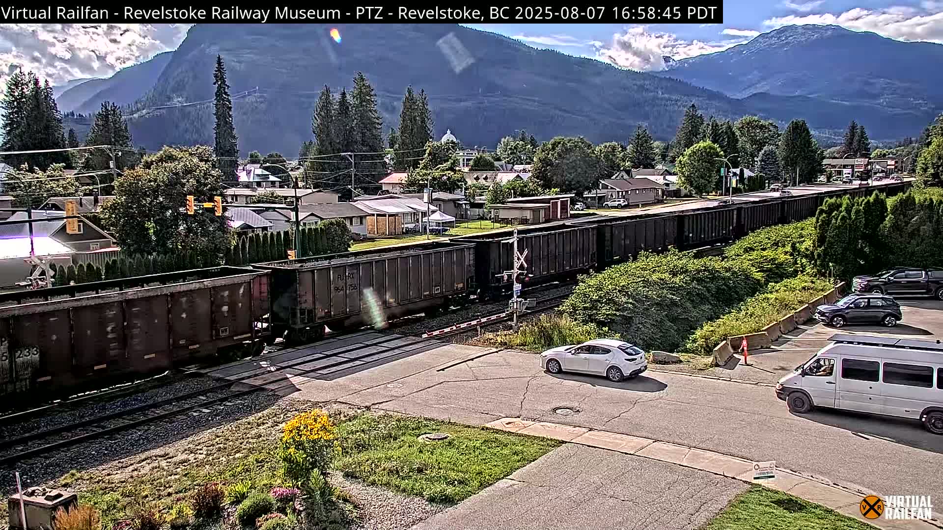 Revelstoke City & Canadian Pacific Railway Railroad Crossing Live Cam - Revelstoke, Columbia-Shuswap, British Columbia, Canada  PTZ | Virtual Railfan LIVE ! 2025-03-18 12:14