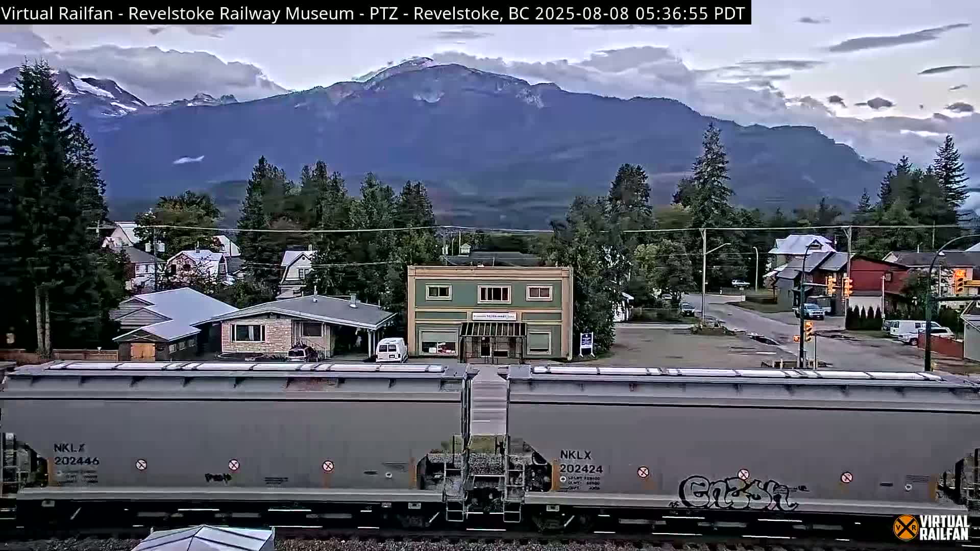 Revelstoke City & Canadian Pacific Railway Railroad Crossing Live Cam - Revelstoke, Columbia-Shuswap, British Columbia, Canada  PTZ | Virtual Railfan LIVE ! 2025-03-18 12:14
