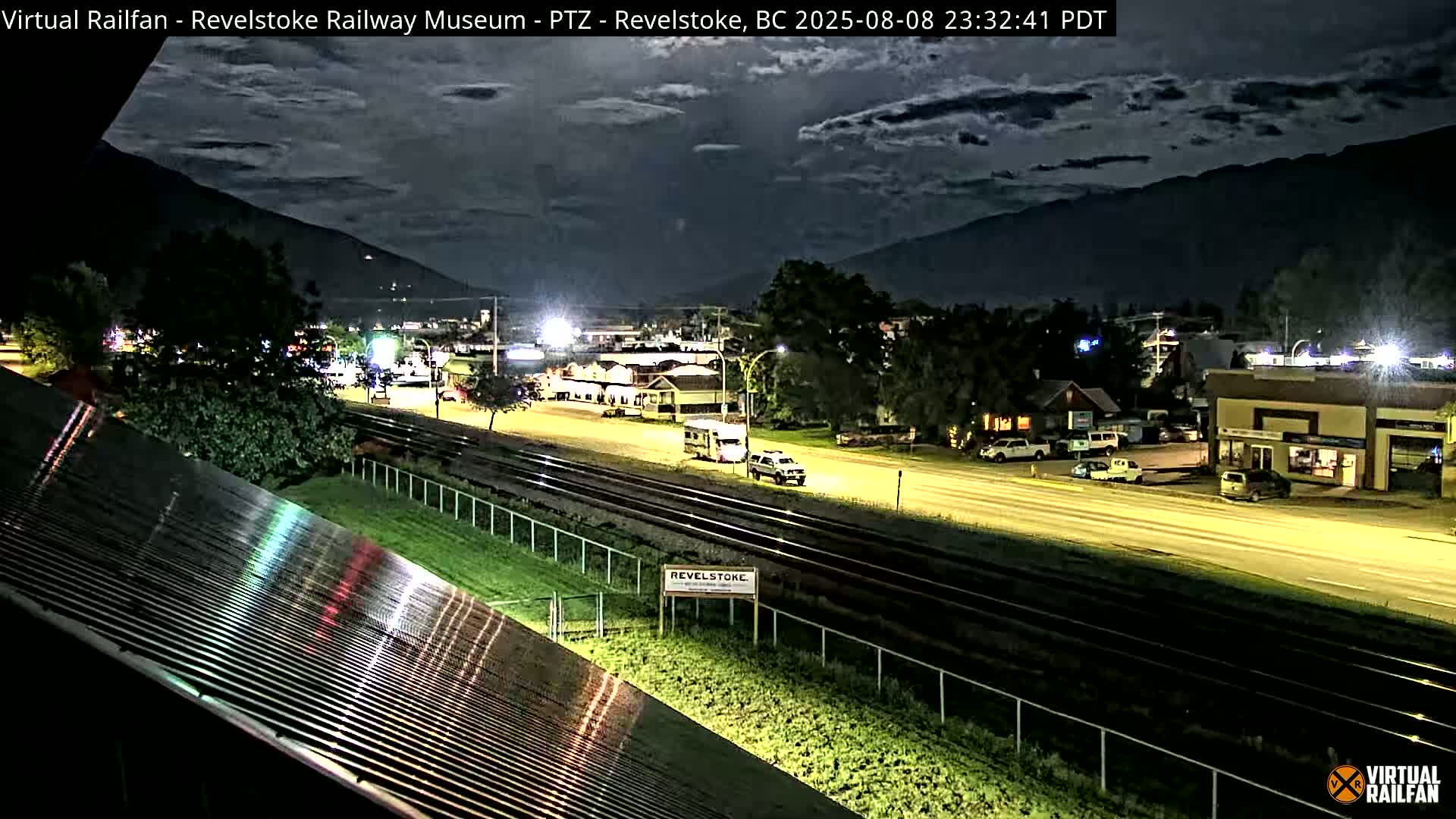Revelstoke City & Canadian Pacific Railway Railroad Crossing Live Cam - Revelstoke, Columbia-Shuswap, British Columbia, Canada  PTZ | Virtual Railfan LIVE ! 2025-03-18 12:14