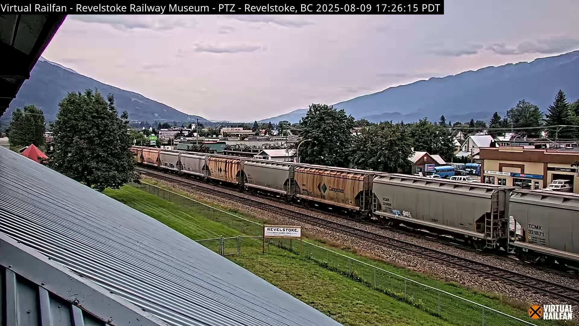 Revelstoke City & Canadian Pacific Railway Railroad Crossing Live Cam - Revelstoke, Columbia-Shuswap, British Columbia, Canada  PTZ | Virtual Railfan LIVE ! 2025-03-18 12:14