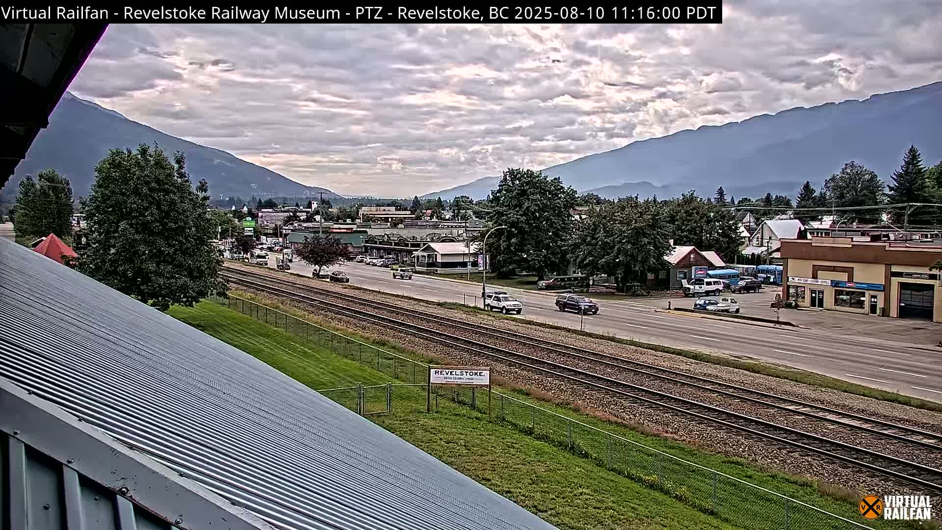 Revelstoke City & Canadian Pacific Railway Railroad Crossing Live Cam - Revelstoke, Columbia-Shuswap, British Columbia, Canada  PTZ | Virtual Railfan LIVE ! 2025-03-18 12:14