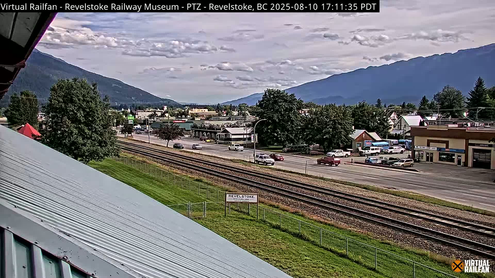 Revelstoke City & Canadian Pacific Railway Railroad Crossing Live Cam - Revelstoke, Columbia-Shuswap, British Columbia, Canada  PTZ | Virtual Railfan LIVE ! 2025-03-18 12:14