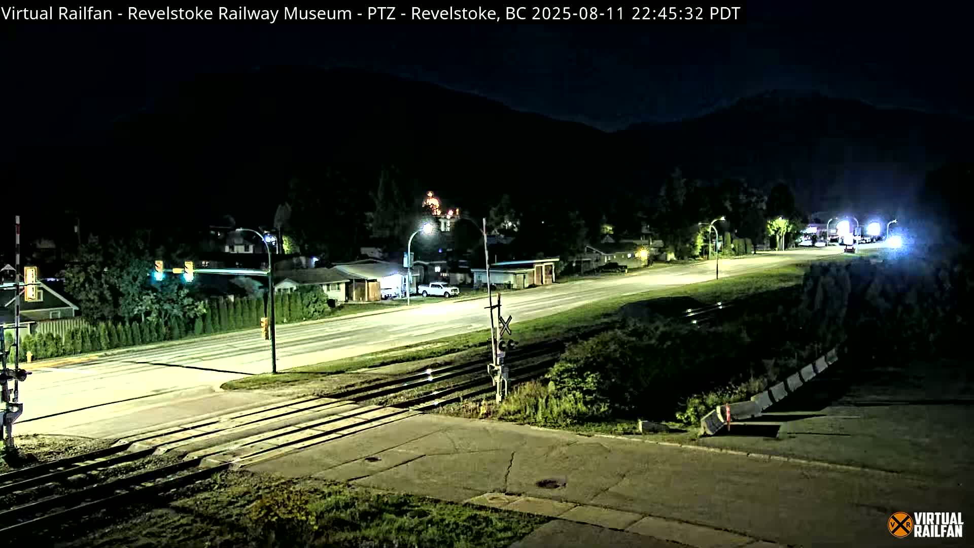 Revelstoke City & Canadian Pacific Railway Railroad Crossing Live Cam - Revelstoke, Columbia-Shuswap, British Columbia, Canada  PTZ | Virtual Railfan LIVE ! 2025-03-18 12:14