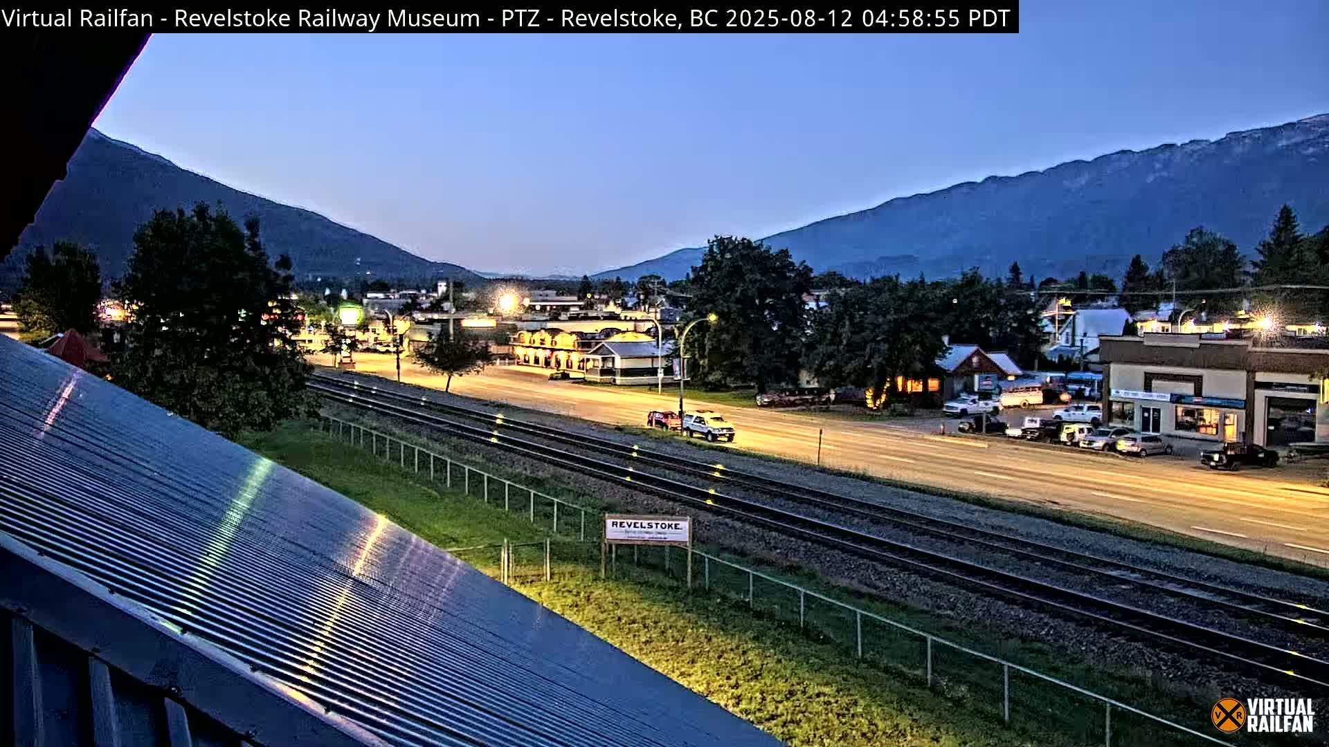 Revelstoke City & Canadian Pacific Railway Railroad Crossing Live Cam - Revelstoke, Columbia-Shuswap, British Columbia, Canada  PTZ | Virtual Railfan LIVE ! 2025-03-18 12:14