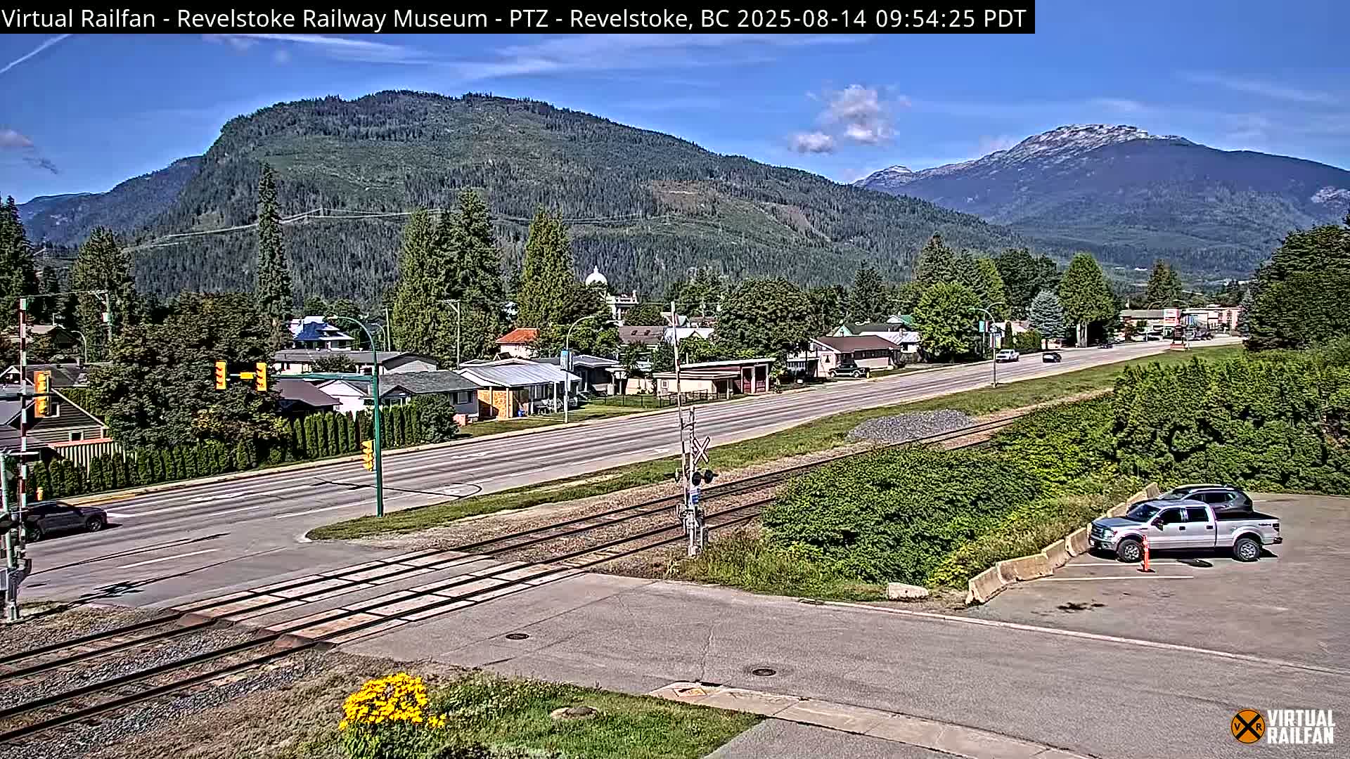 Revelstoke City & Canadian Pacific Railway Railroad Crossing Live Cam - Revelstoke, Columbia-Shuswap, British Columbia, Canada  PTZ | Virtual Railfan LIVE ! 2025-03-18 12:14