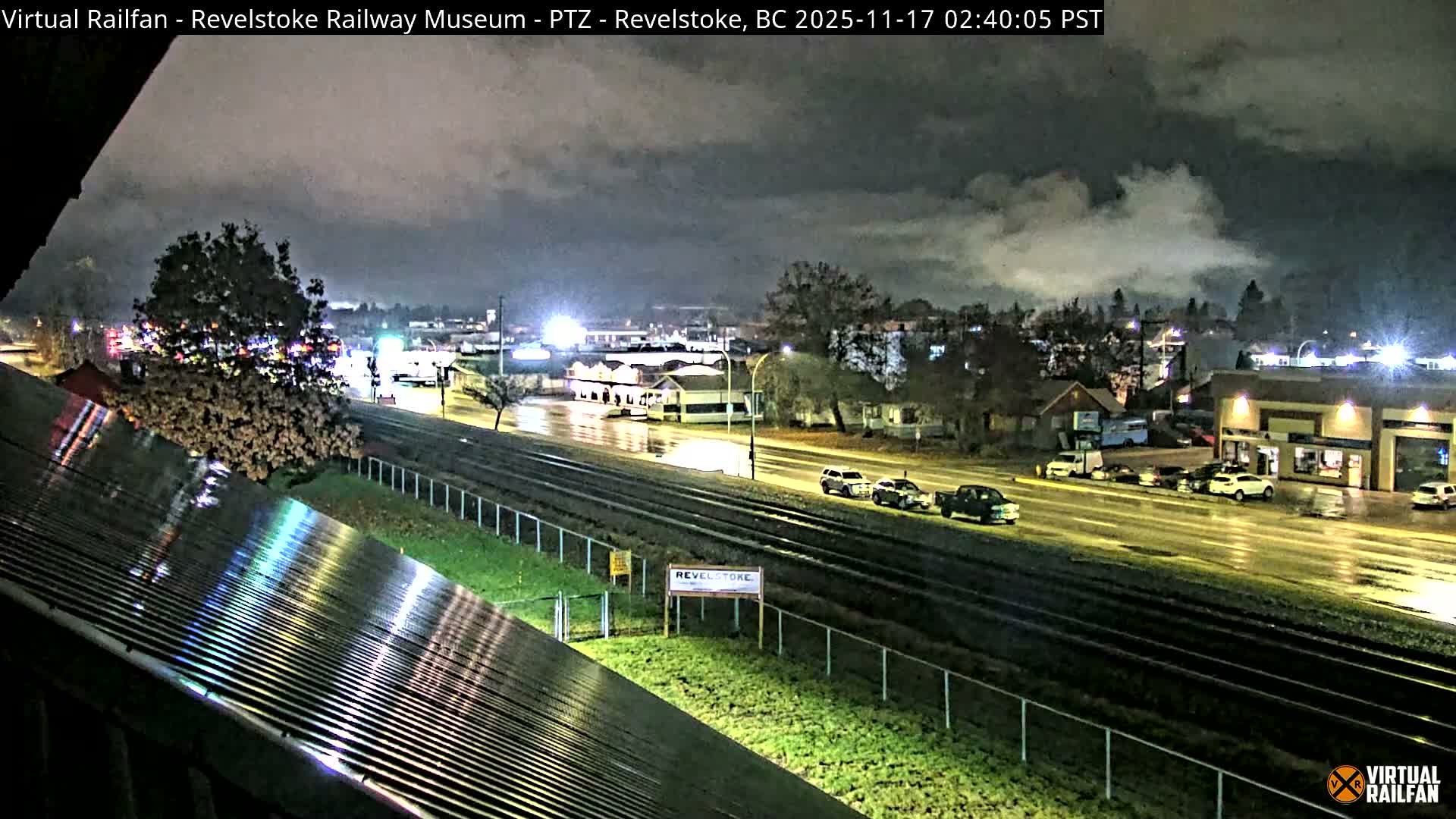 Revelstoke City & Canadian Pacific Railway Railroad Crossing Live Cam - Revelstoke, Columbia-Shuswap, British Columbia, Canada  PTZ | Virtual Railfan LIVE ! 2025-03-18 12:14