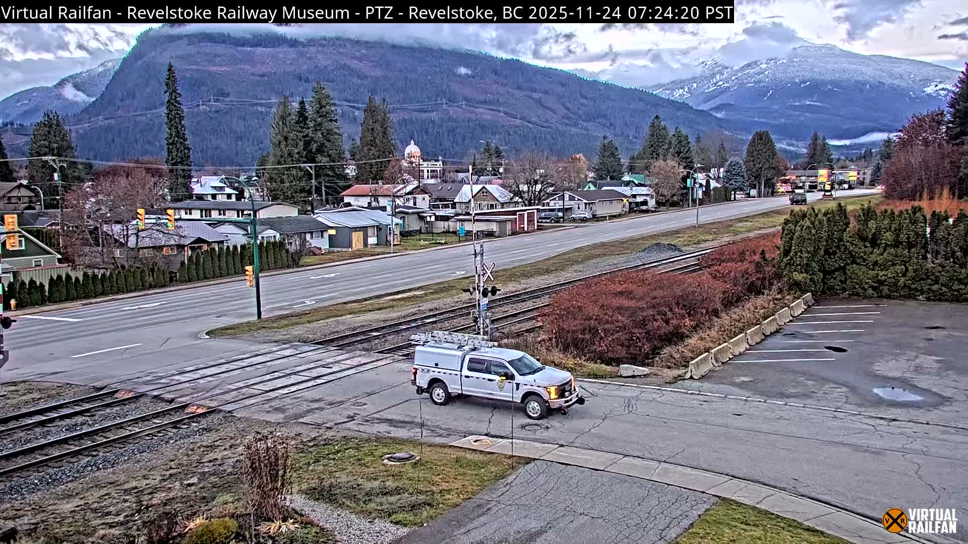 Revelstoke City & Canadian Pacific Railway Railroad Crossing Live Cam - Revelstoke, Columbia-Shuswap, British Columbia, Canada  PTZ | Virtual Railfan LIVE ! 2025-03-18 12:14