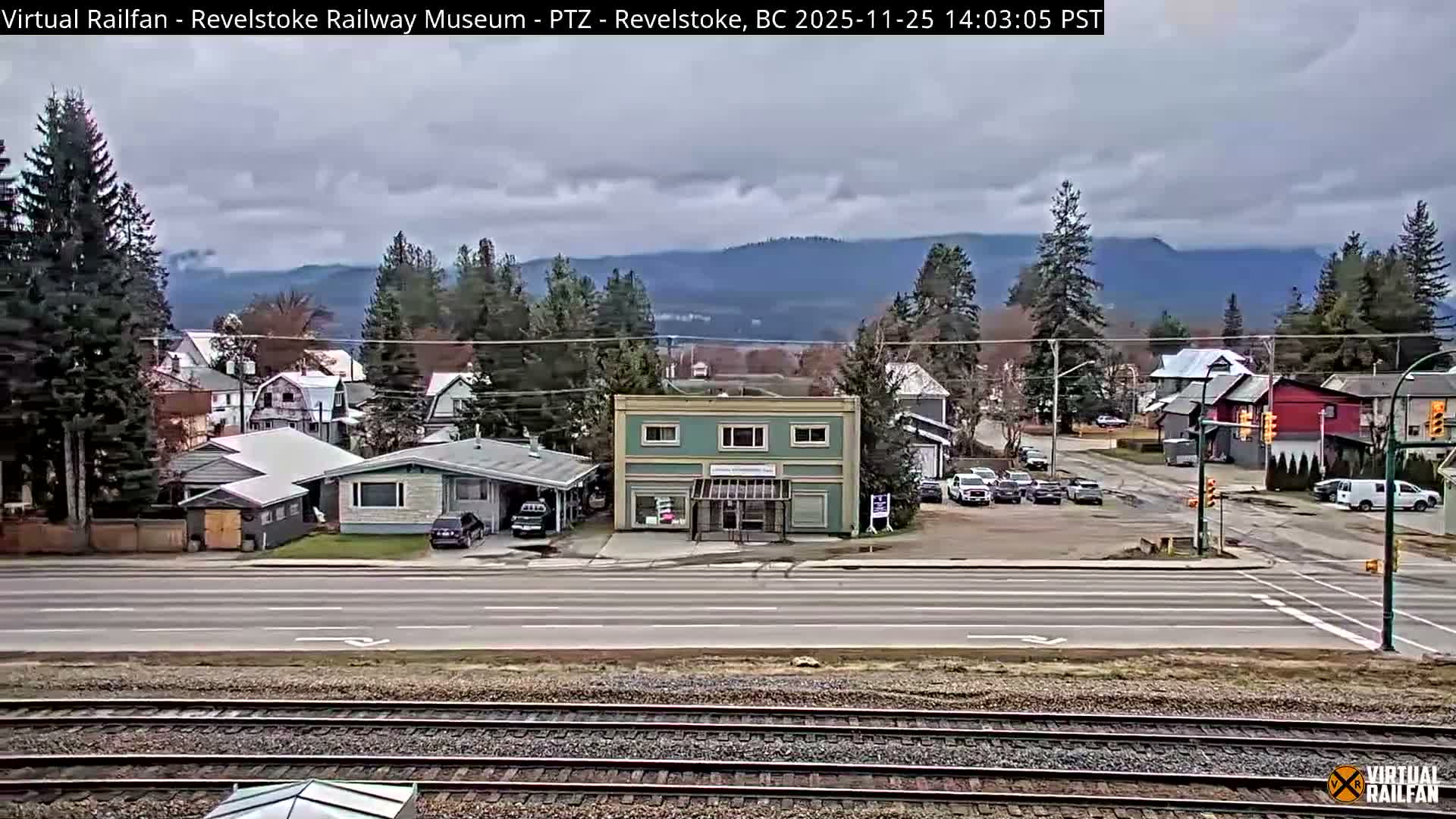 Revelstoke City & Canadian Pacific Railway Railroad Crossing Live Cam - Revelstoke, Columbia-Shuswap, British Columbia, Canada  PTZ | Virtual Railfan LIVE ! 2025-03-18 12:14