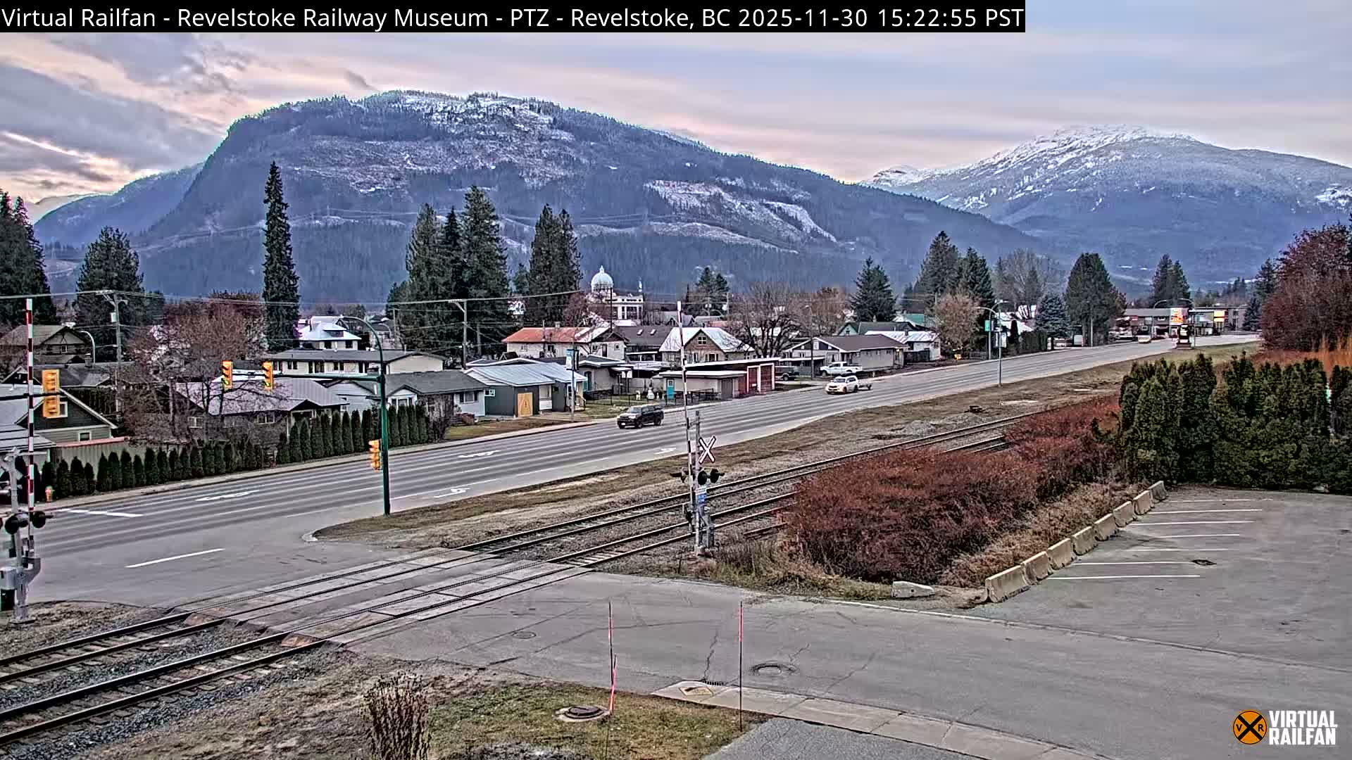 Revelstoke City & Canadian Pacific Railway Railroad Crossing Live Cam - Revelstoke, Columbia-Shuswap, British Columbia, Canada  PTZ | Virtual Railfan LIVE ! 2025-03-18 12:14