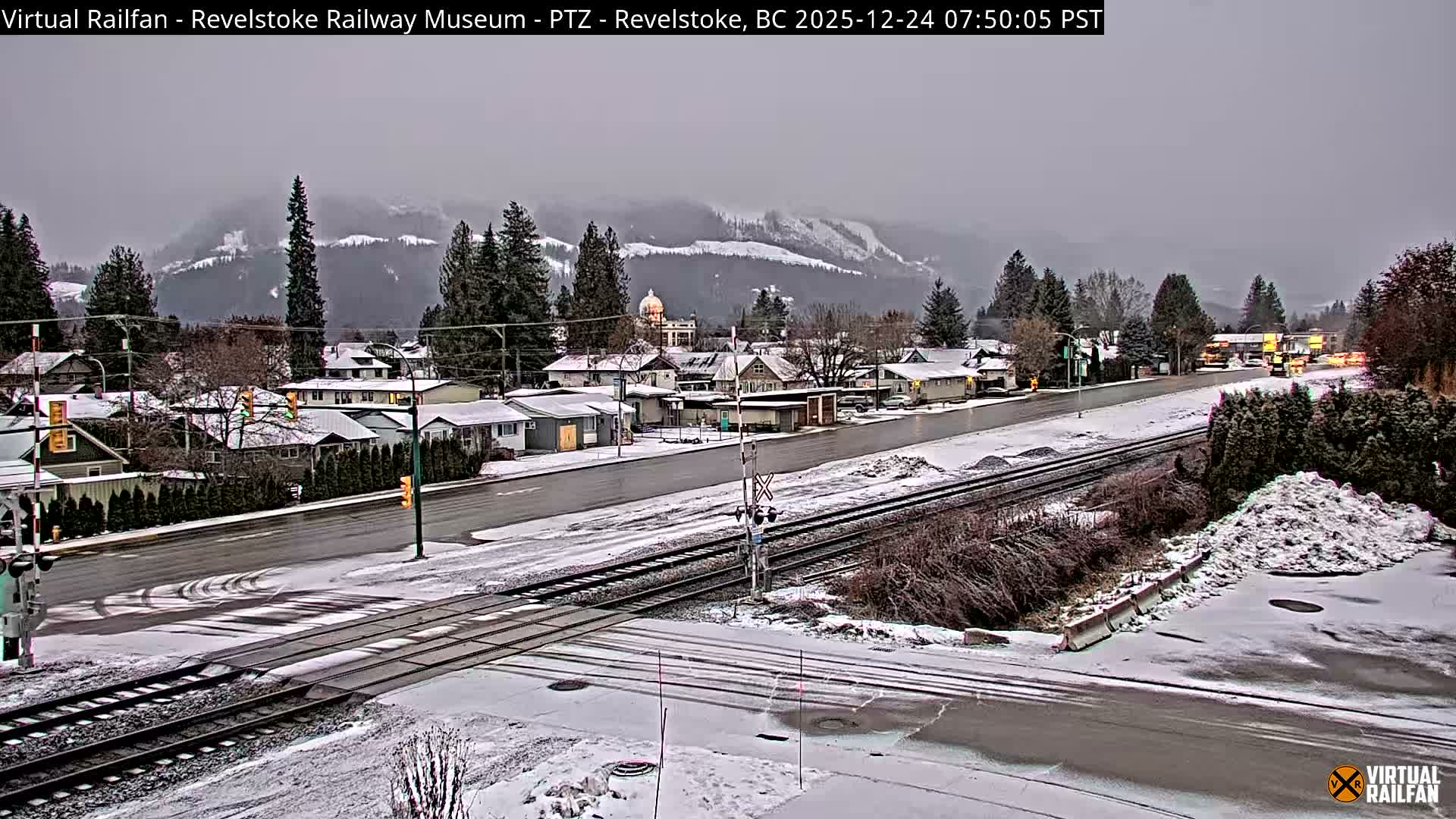 Revelstoke City & Canadian Pacific Railway Railroad Crossing Live Cam - Revelstoke, Columbia-Shuswap, British Columbia, Canada  PTZ | Virtual Railfan LIVE ! 2025-03-18 12:14