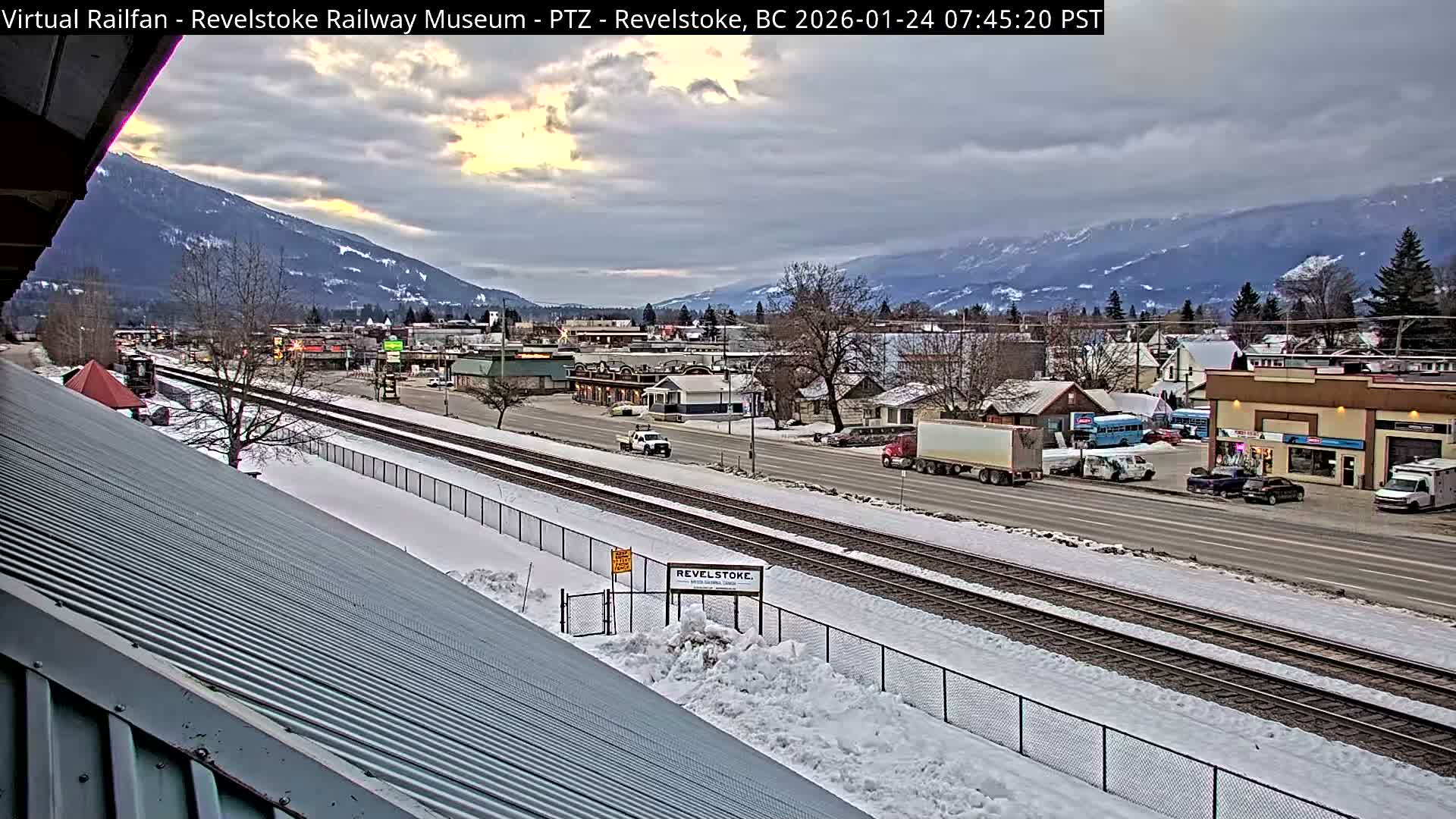 Revelstoke City & Canadian Pacific Railway Railroad Crossing Live Cam - Revelstoke, Columbia-Shuswap, British Columbia, Canada  PTZ | Virtual Railfan LIVE ! 2025-03-18 12:14