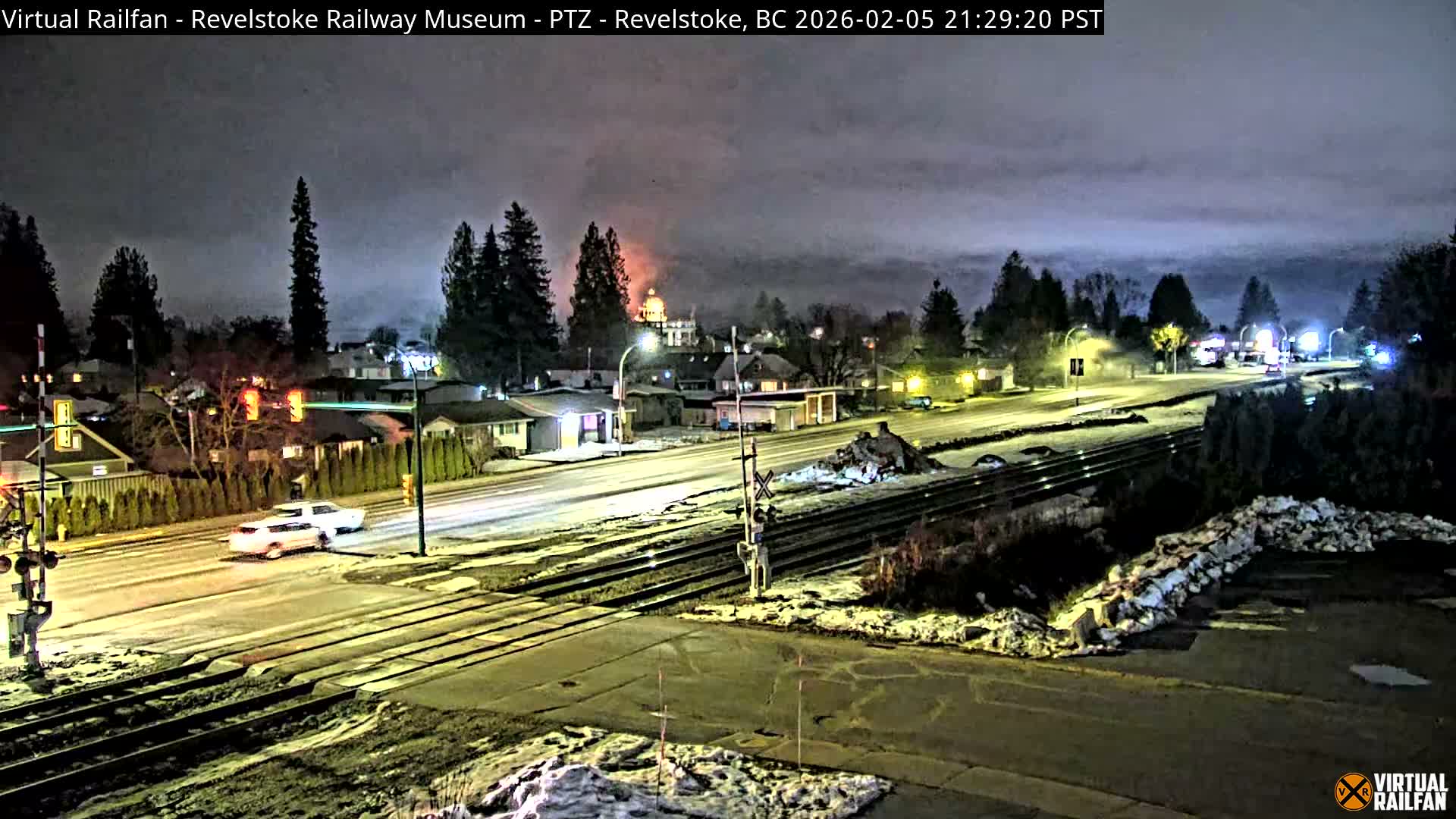 Revelstoke City & Canadian Pacific Railway Railroad Crossing Live Cam - Revelstoke, Columbia-Shuswap, British Columbia, Canada  PTZ | Virtual Railfan LIVE ! 2025-03-18 12:14