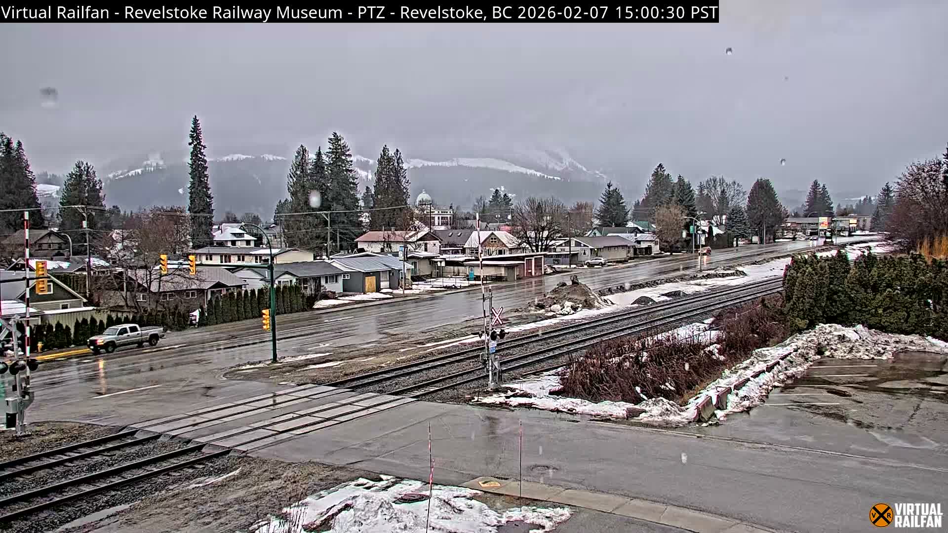 Revelstoke City & Canadian Pacific Railway Railroad Crossing Live Cam - Revelstoke, Columbia-Shuswap, British Columbia, Canada  PTZ | Virtual Railfan LIVE ! 2025-03-18 12:14