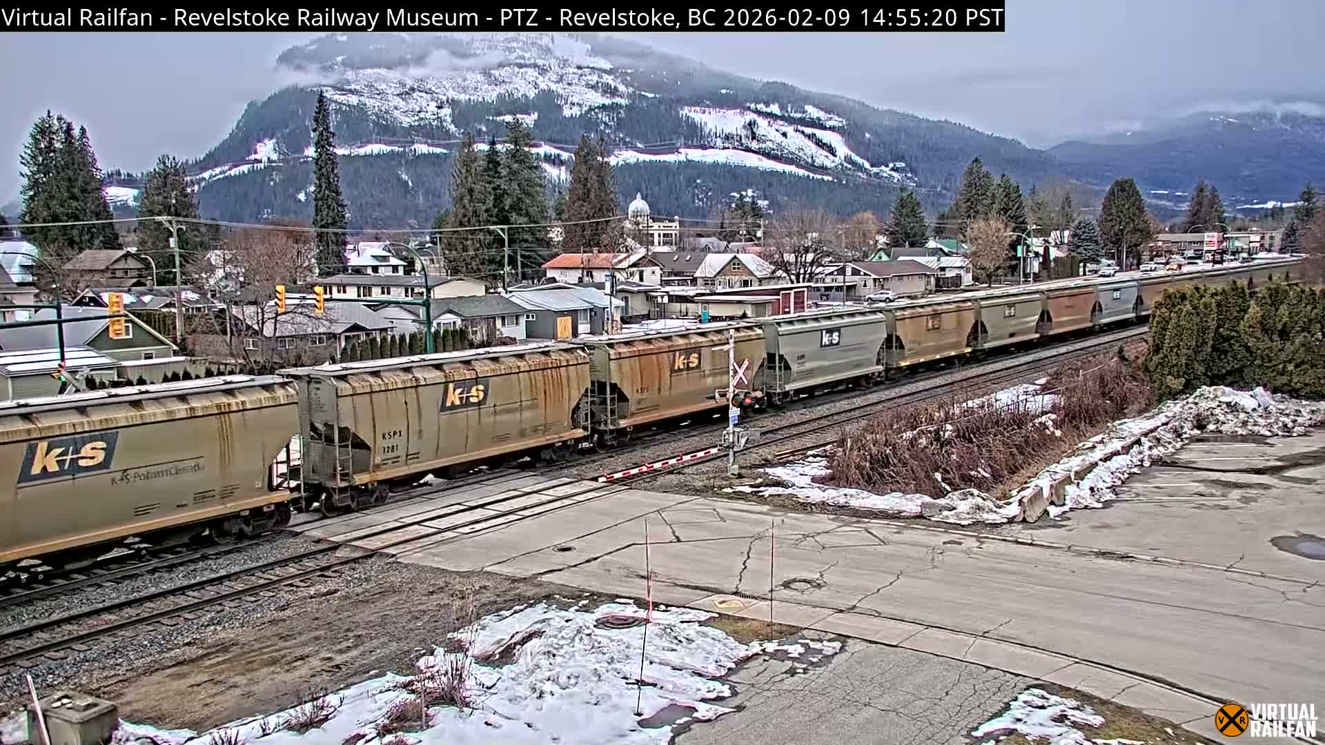 Revelstoke City & Canadian Pacific Railway Railroad Crossing Live Cam - Revelstoke, Columbia-Shuswap, British Columbia, Canada  PTZ | Virtual Railfan LIVE ! 2025-03-18 12:14