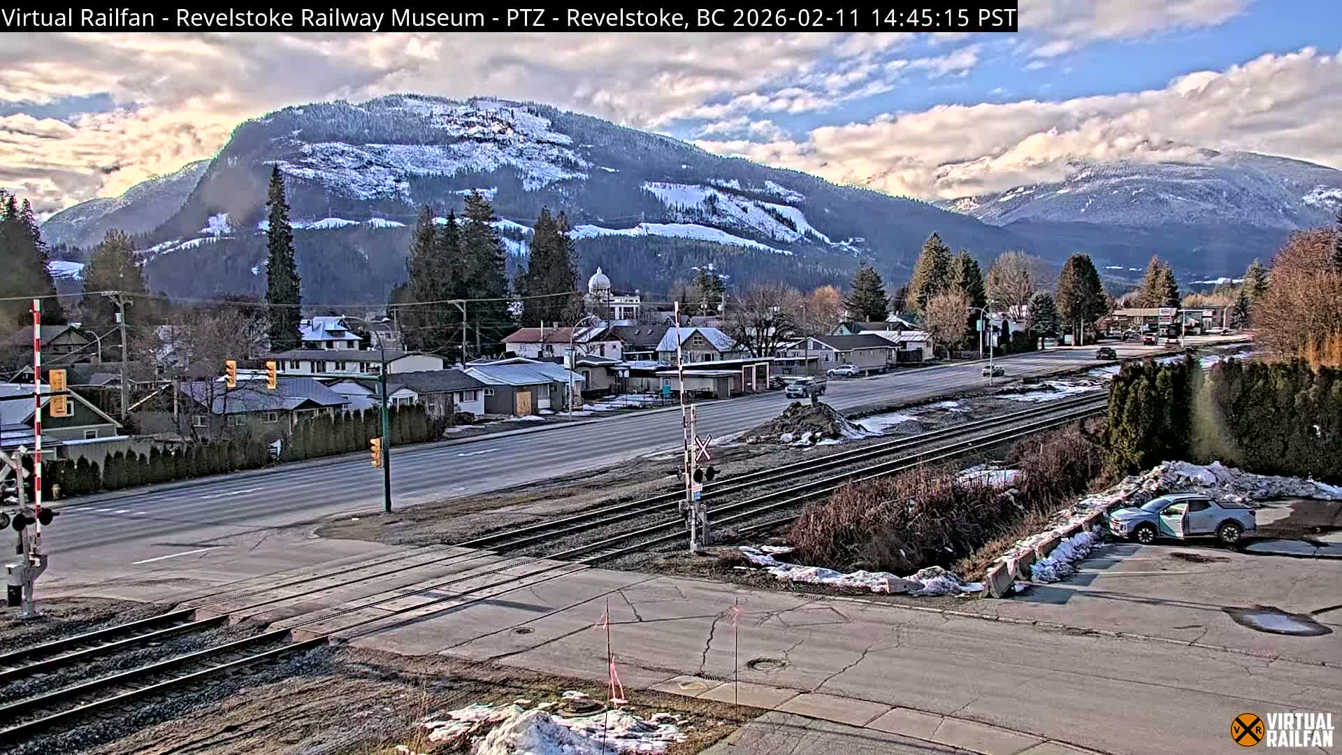 Revelstoke City & Canadian Pacific Railway Railroad Crossing Live Cam - Revelstoke, Columbia-Shuswap, British Columbia, Canada  PTZ | Virtual Railfan LIVE ! 2025-03-18 12:14
