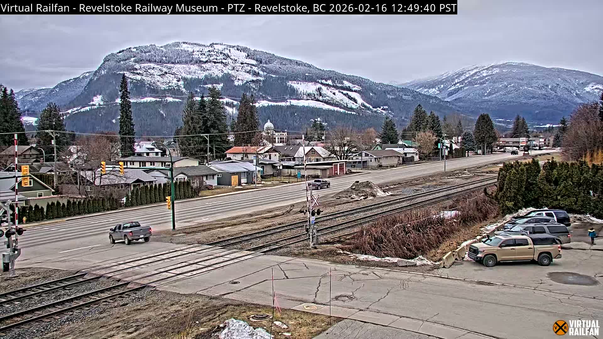 Revelstoke City & Canadian Pacific Railway Railroad Crossing Live Cam - Revelstoke, Columbia-Shuswap, British Columbia, Canada  PTZ | Virtual Railfan LIVE ! 2025-03-18 12:14