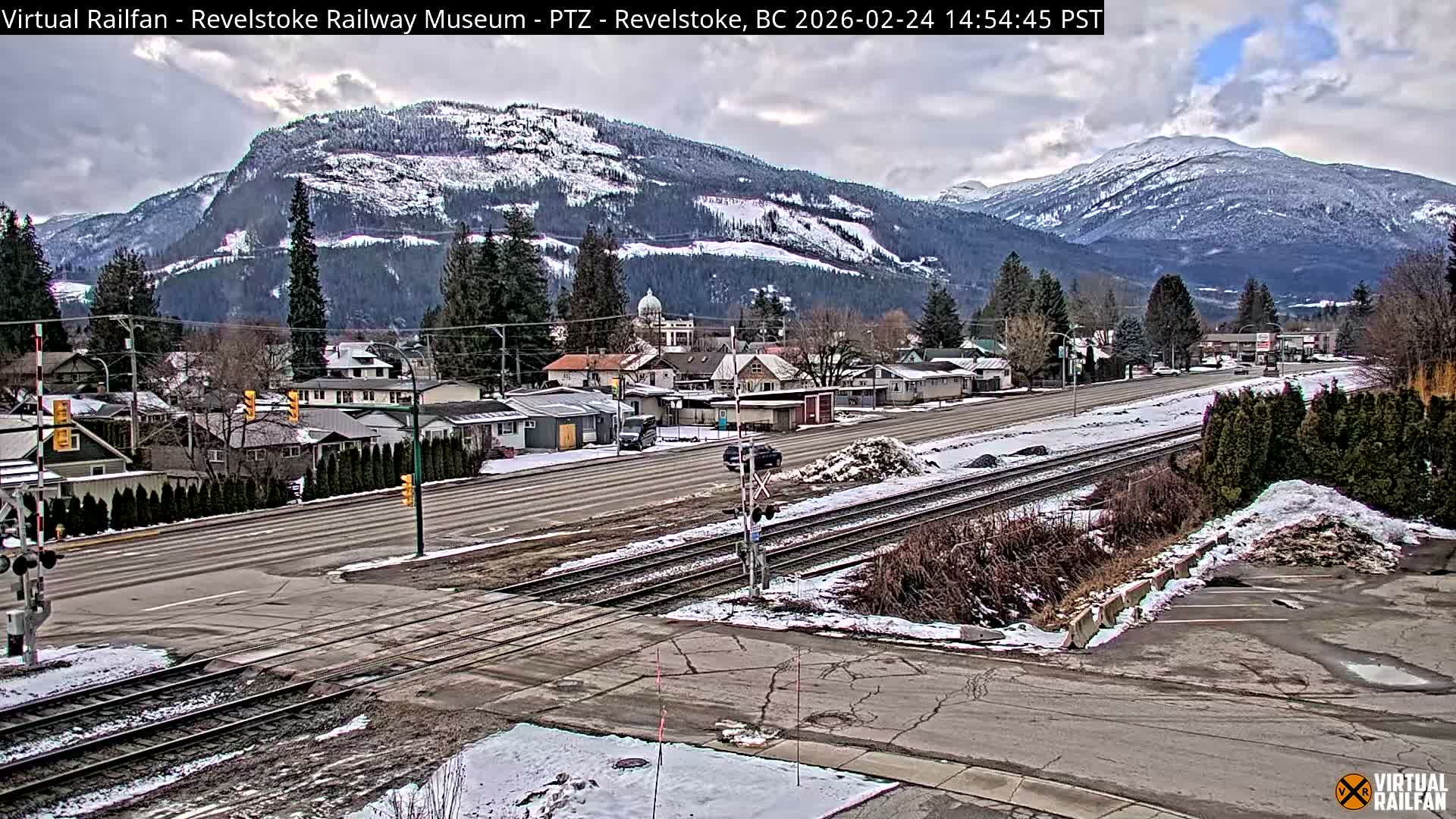 Revelstoke City & Canadian Pacific Railway Railroad Crossing Live Cam - Revelstoke, Columbia-Shuswap, British Columbia, Canada  PTZ | Virtual Railfan LIVE ! 2025-03-18 12:14