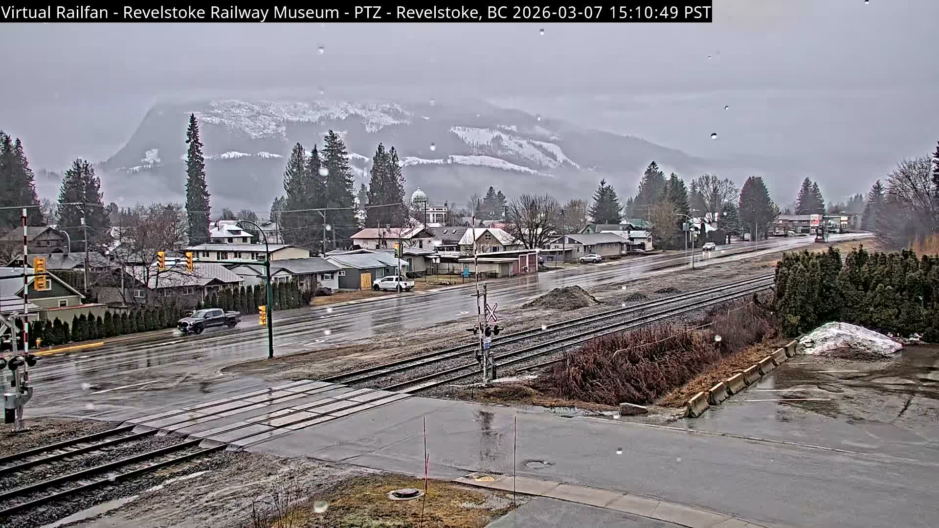 Revelstoke City & Canadian Pacific Railway Railroad Crossing Live Cam - Revelstoke, Columbia-Shuswap, British Columbia, Canada  PTZ | Virtual Railfan LIVE ! 2025-03-18 12:14