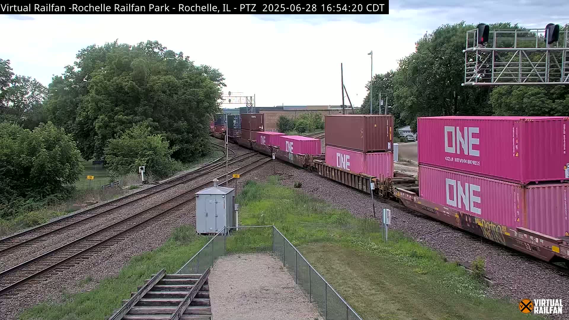 Rochelle Railfan Park Railroad Junction Live Cam - Rochelle, Ogle, Illinois, USA 