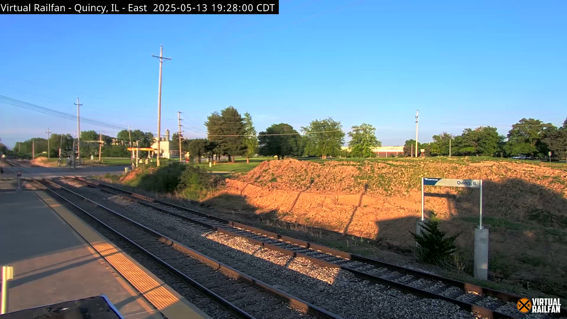 Quincy Amtrak Station & Railroad Crossing Live Cam - Quincy, Adams, Illinois, USA