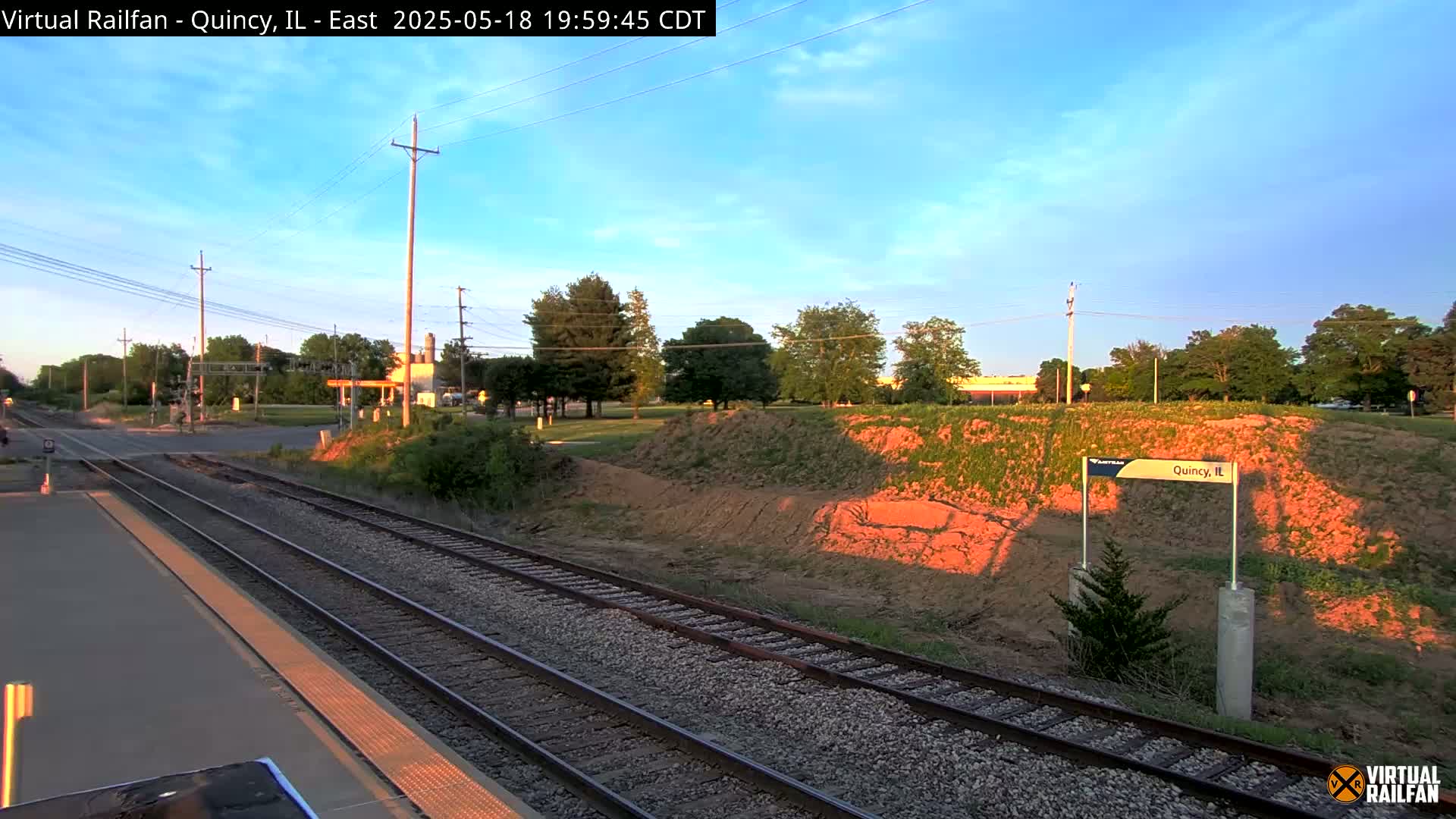 Quincy Amtrak Station & Railroad Crossing Live Cam - Quincy, Adams, Illinois, USA