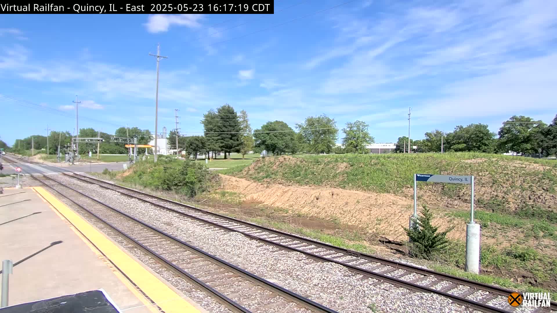Quincy Amtrak Station & Railroad Crossing Live Cam - Quincy, Adams, Illinois, USA